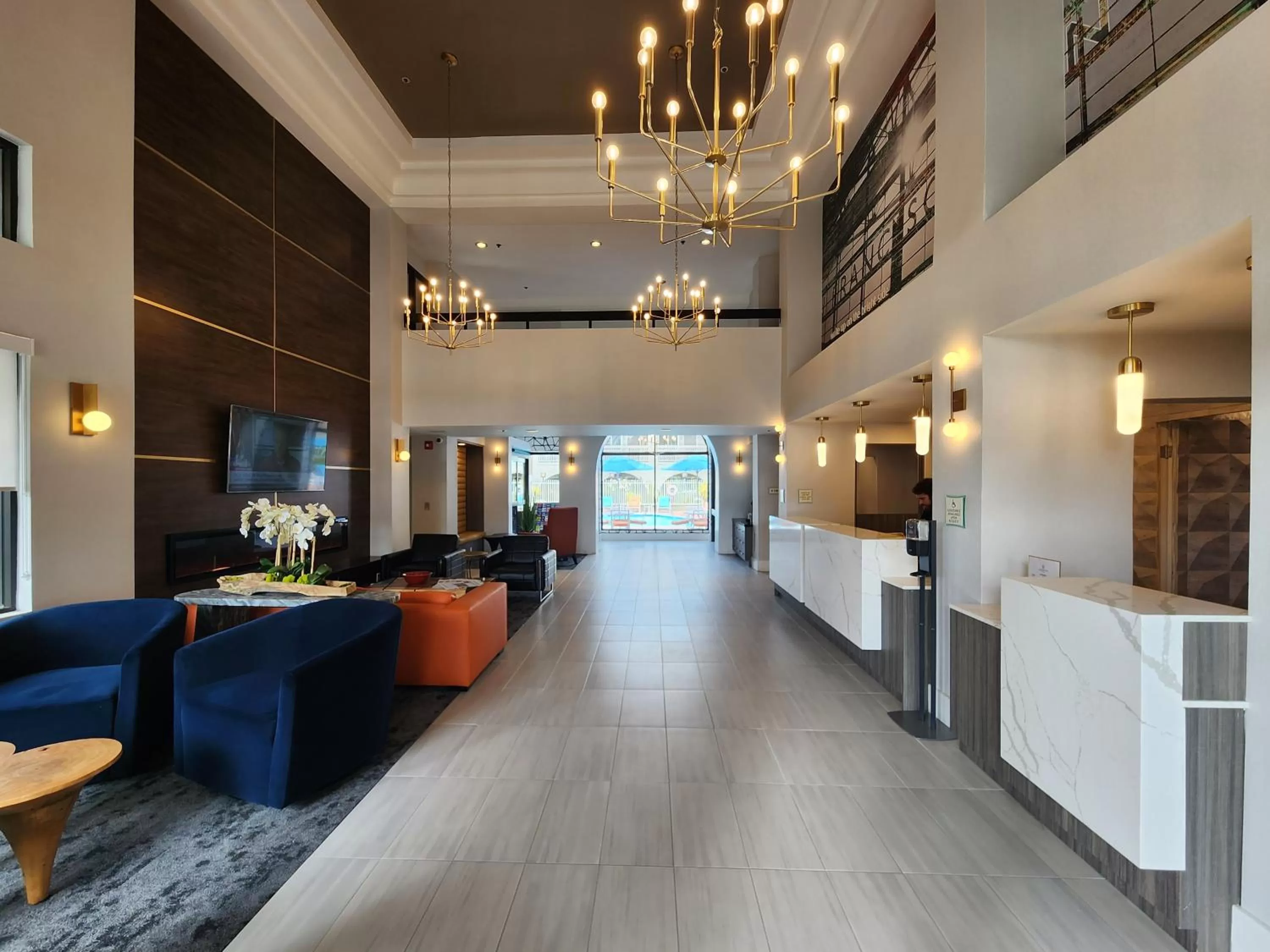 Lobby or reception in La Quinta by Wyndham San Francisco Airport West Millbrae FREE AIRPORT SHUTTLE