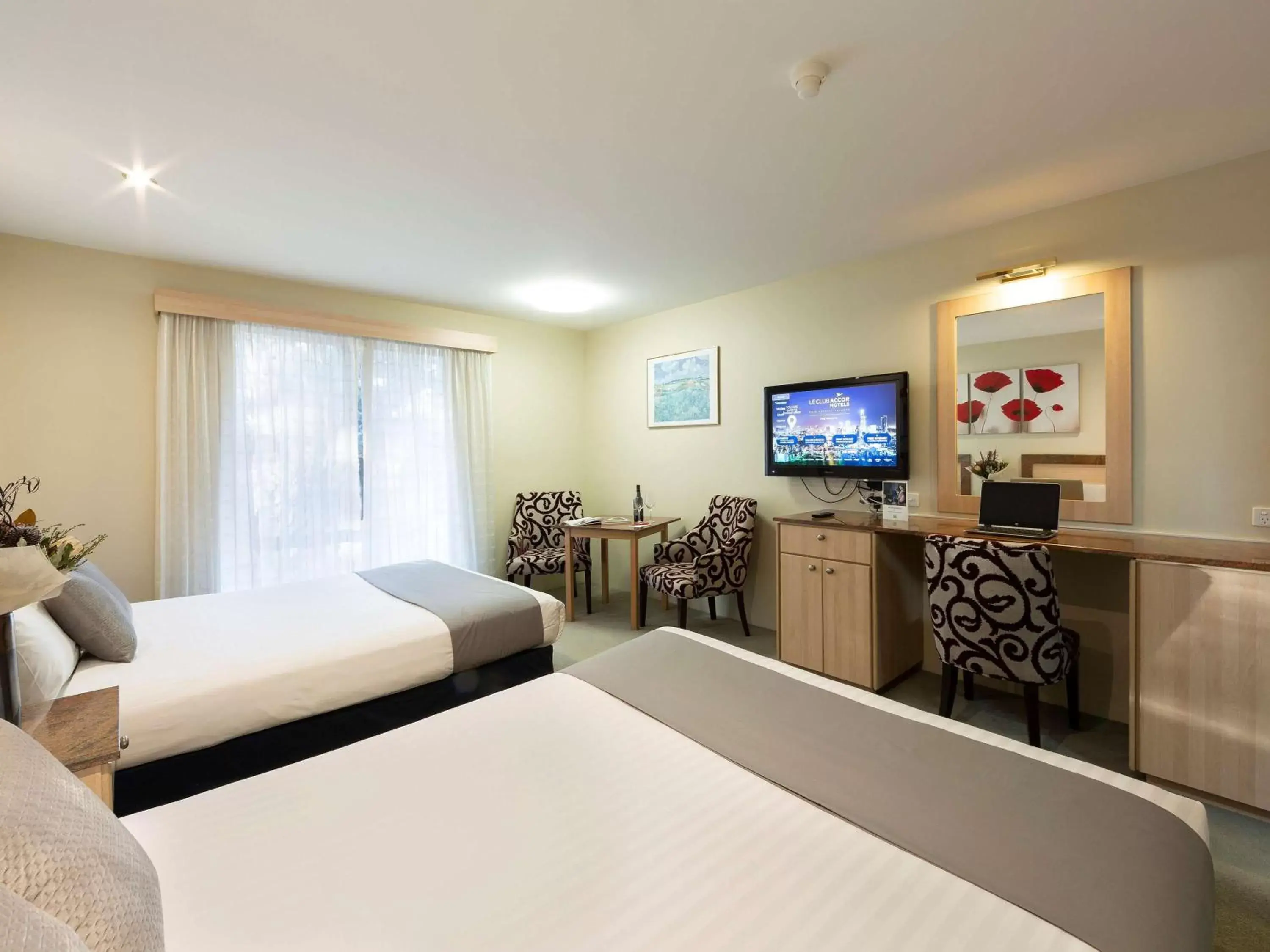 Photo of the whole room, TV/Entertainment Center in ibis Styles Canberra