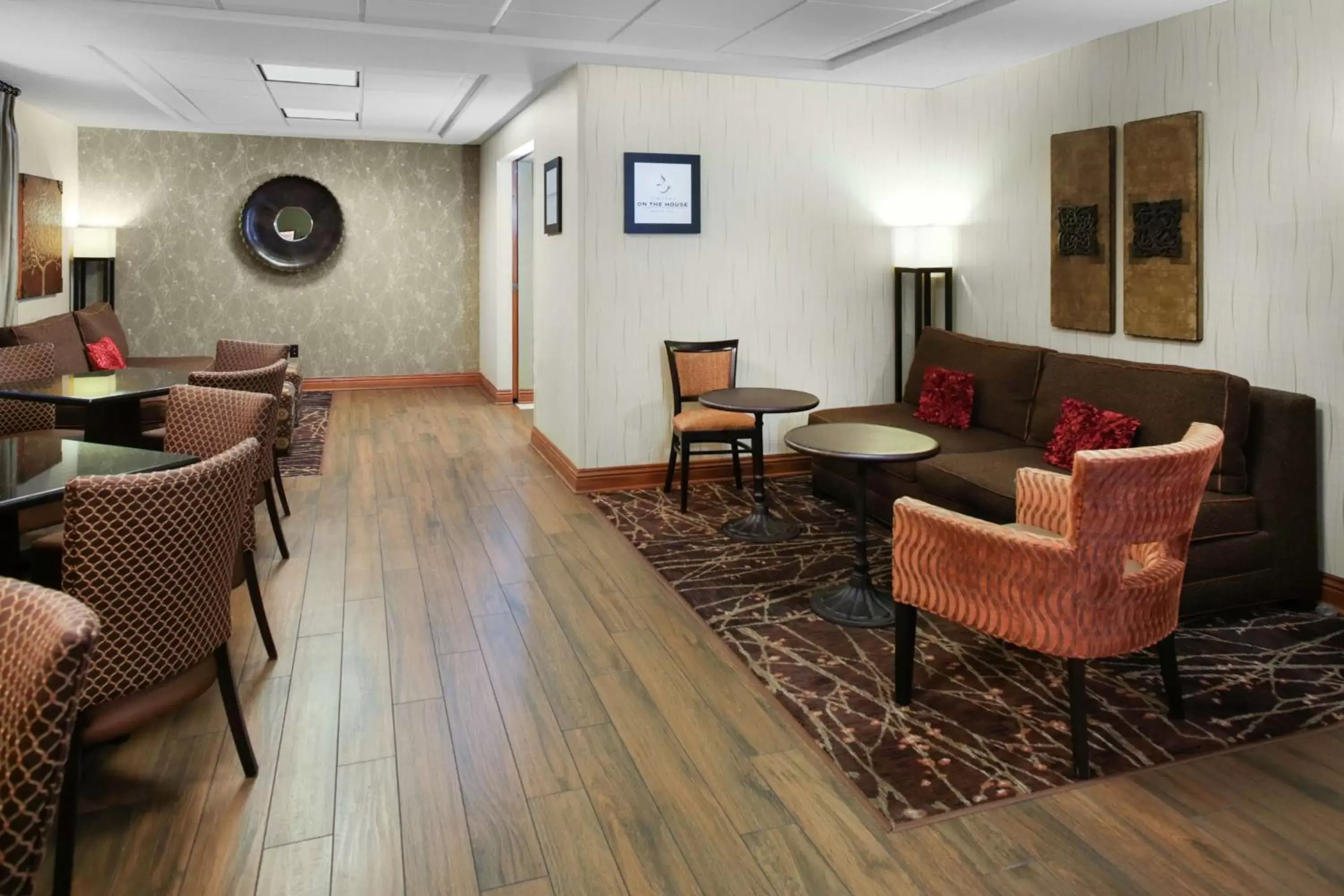Lobby or reception, Lounge/Bar in Hampton Inn Portage
