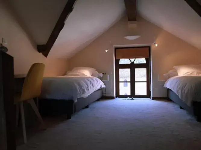 Bedroom, Bed in Hôtel - Ferme du Château d'Ahin