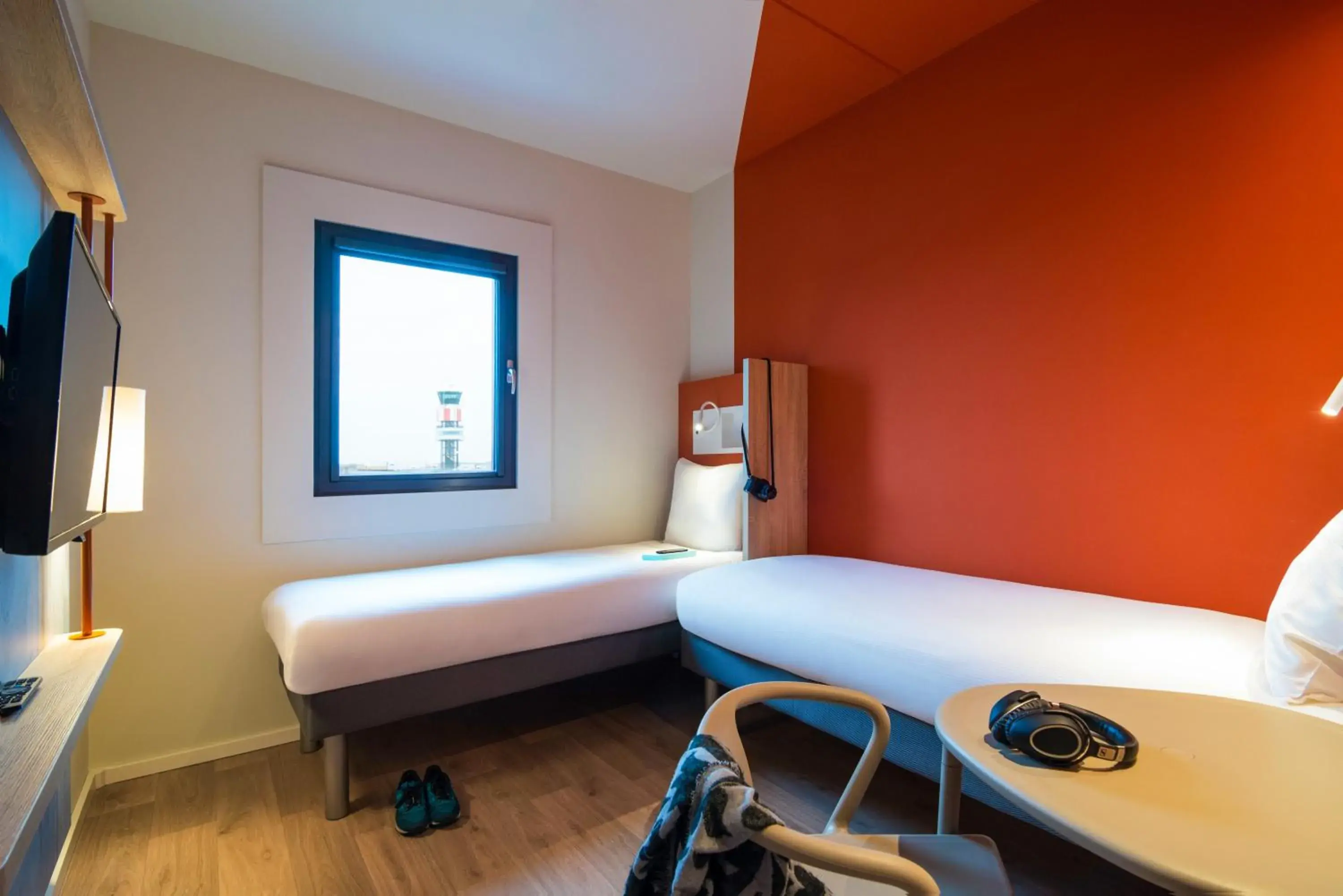 Bedroom, Bed in ibis budget Stein Maastricht