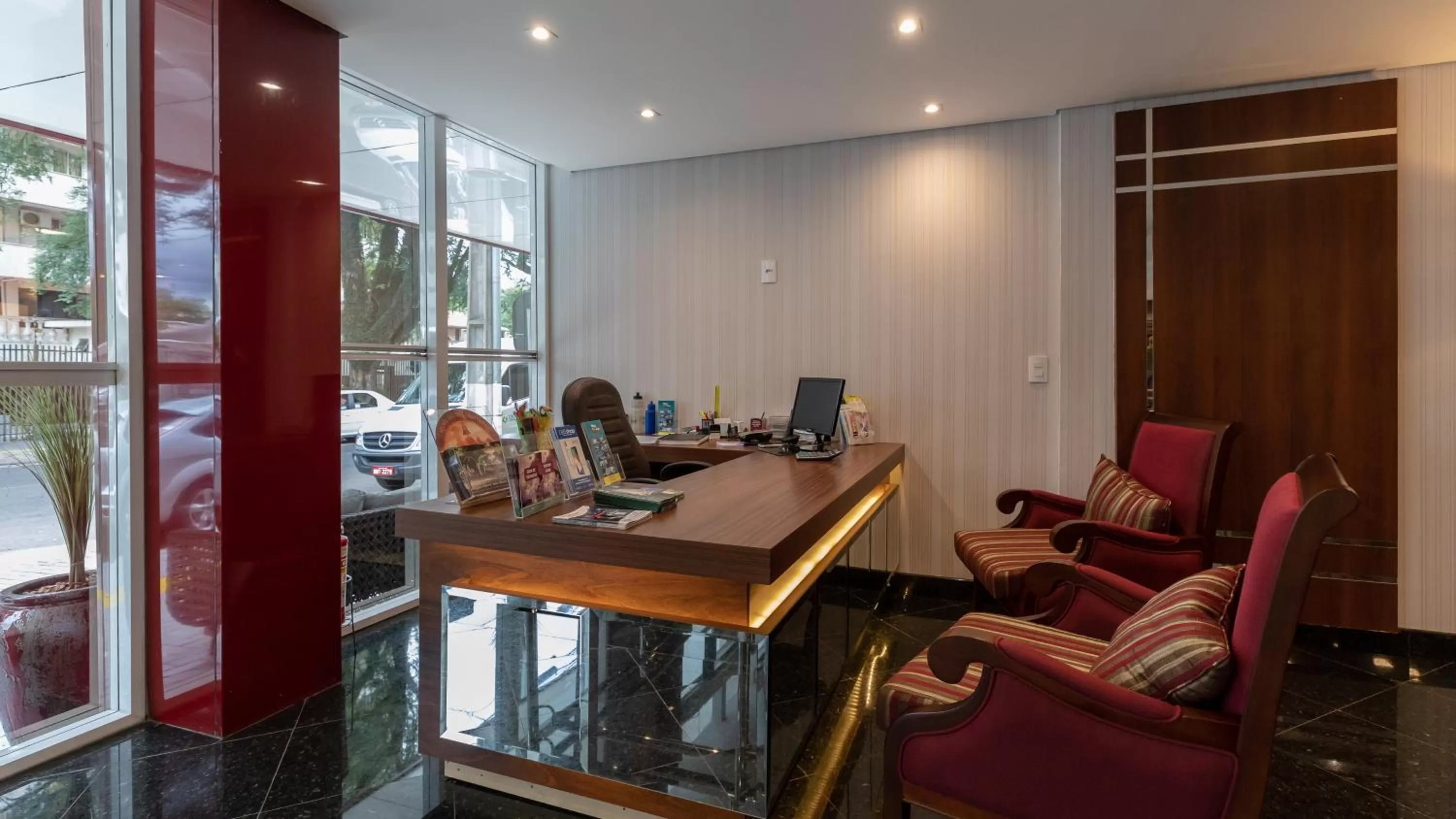 Lobby or reception in Del Rey Quality Hotel