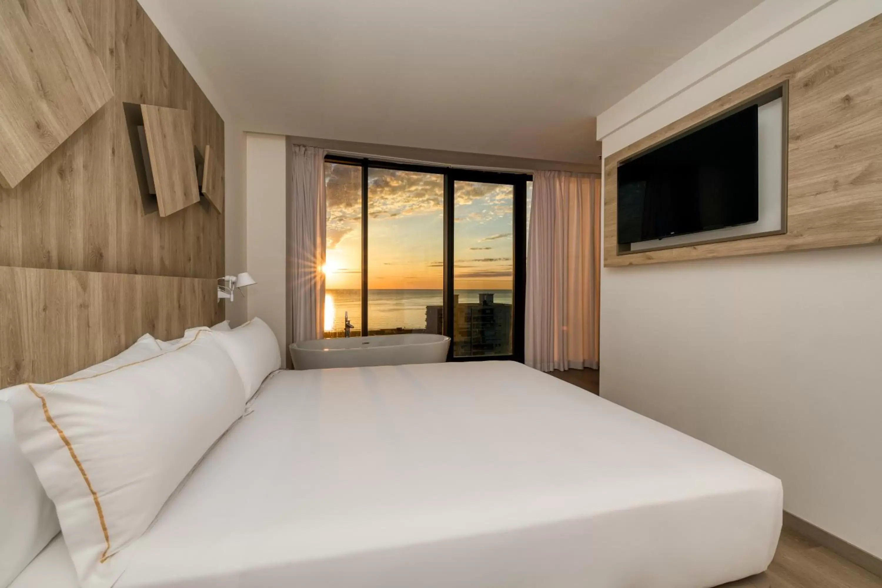 Photo of the whole room, Bed in Senator Gandia Spa Hotel