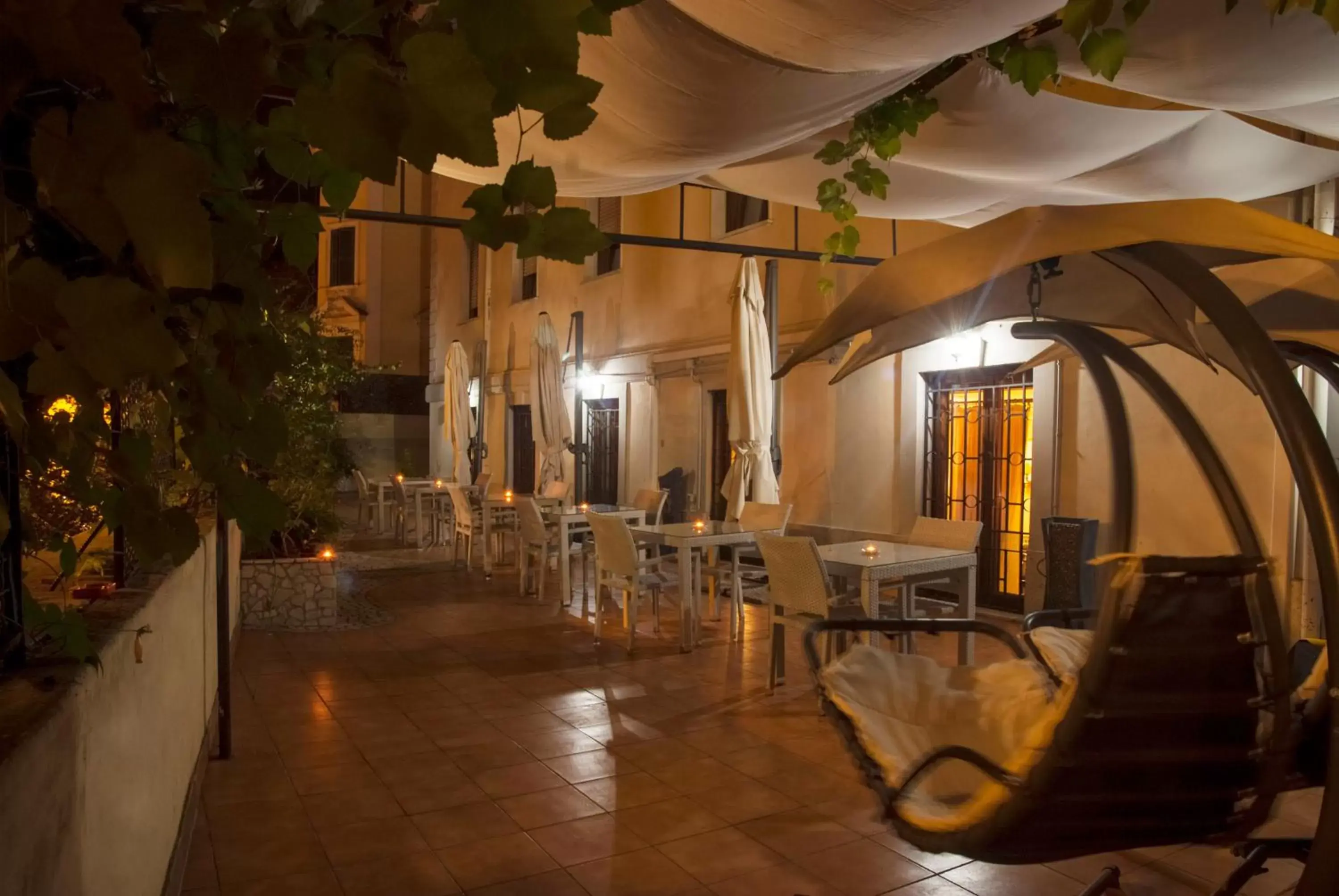 Balcony/Terrace, Restaurant/Places to Eat in Hotel Villa Rosa