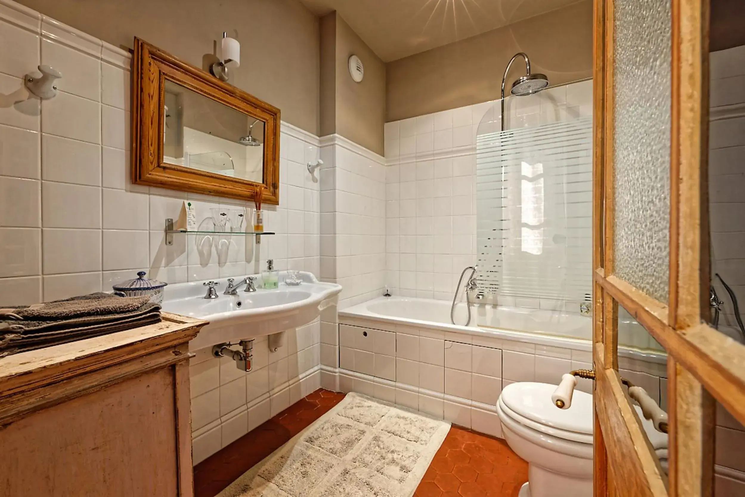 Shower, Bathroom in Les Jardins de Baracane