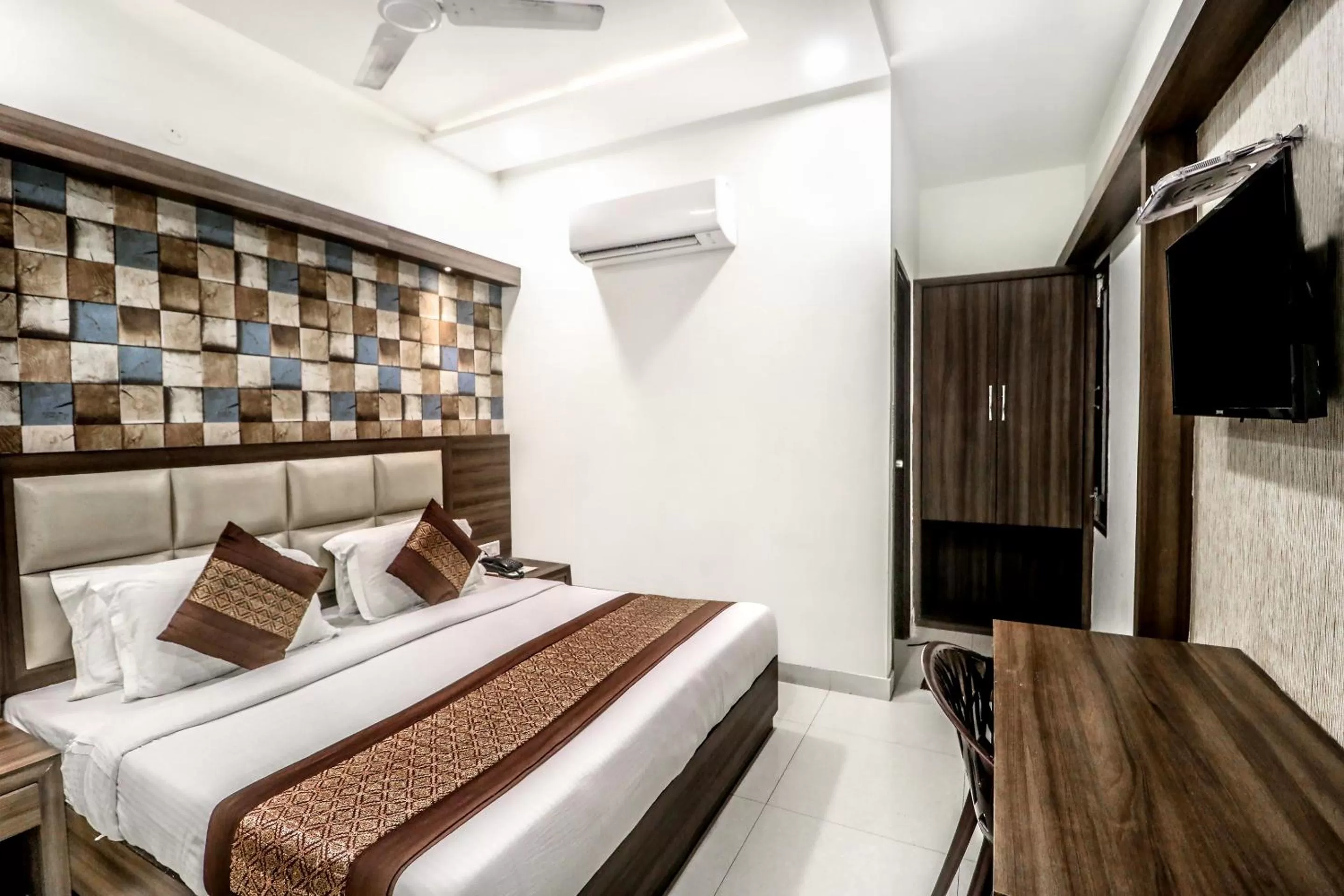 TV and multimedia, Bed in Hotel Kings