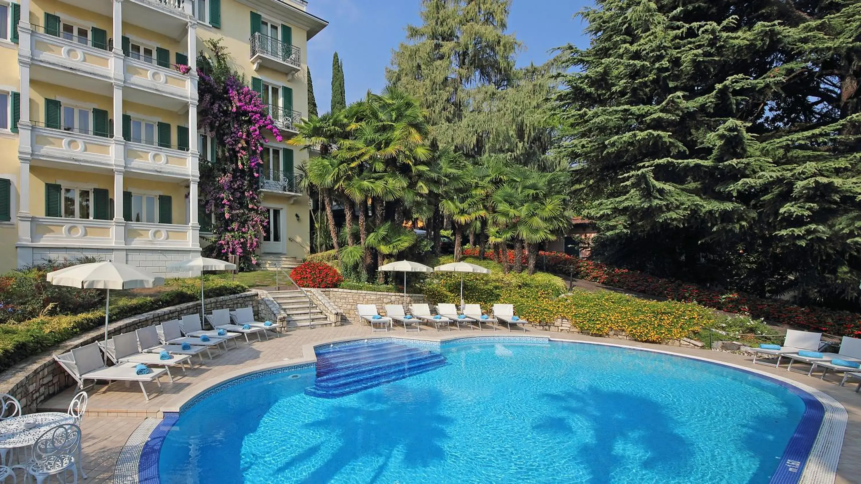 Garden, Swimming Pool in Hotel Villa Sofia