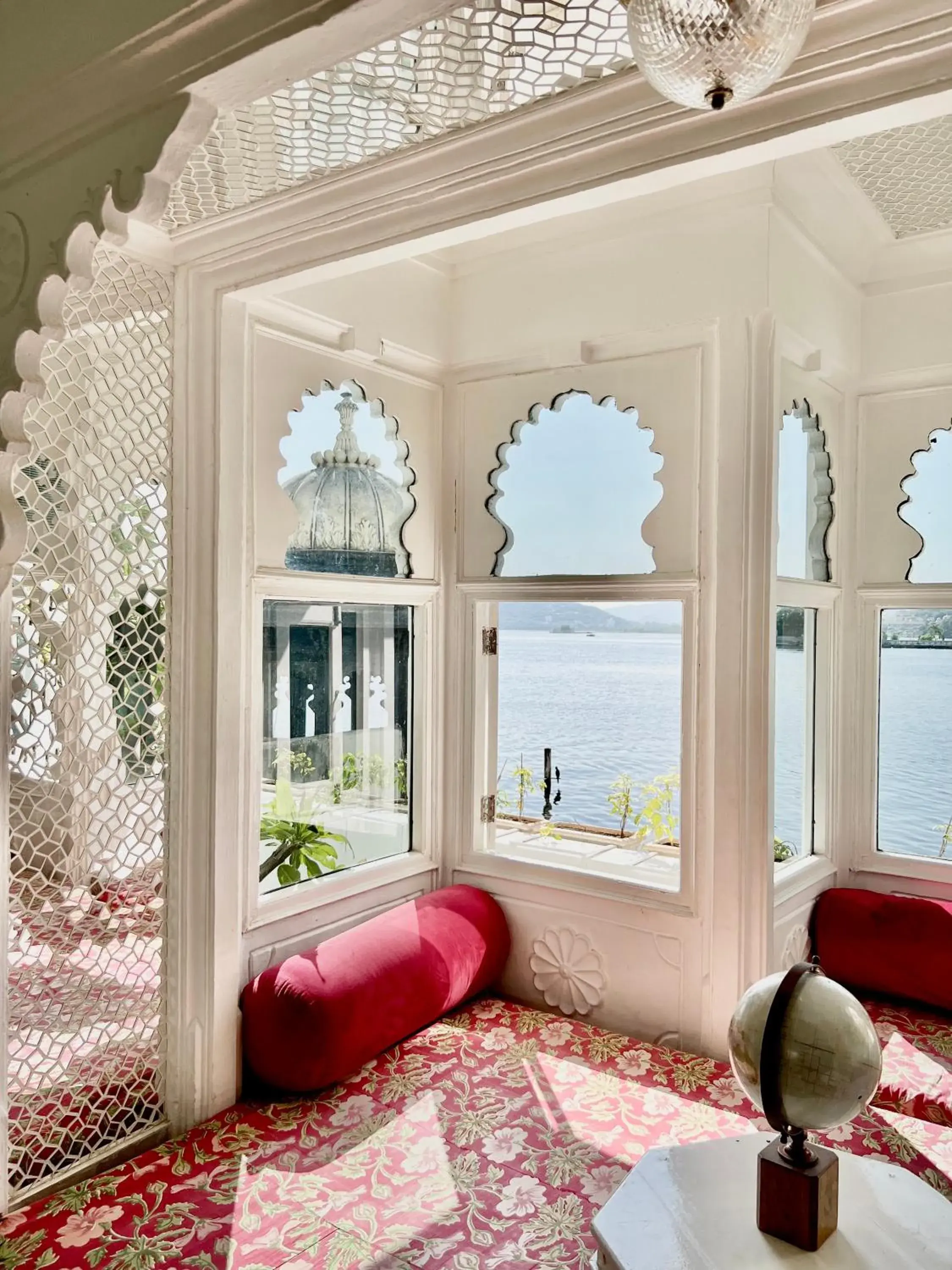 Library in Jagat Niwas Palace Hotel