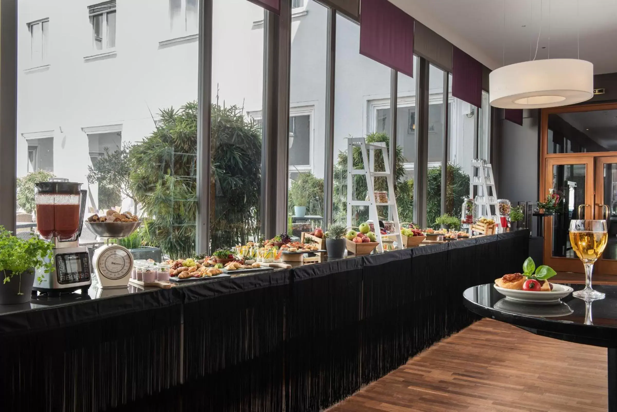 Continental breakfast, Restaurant/Places to Eat in Leonardo Royal Hotel Mannheim