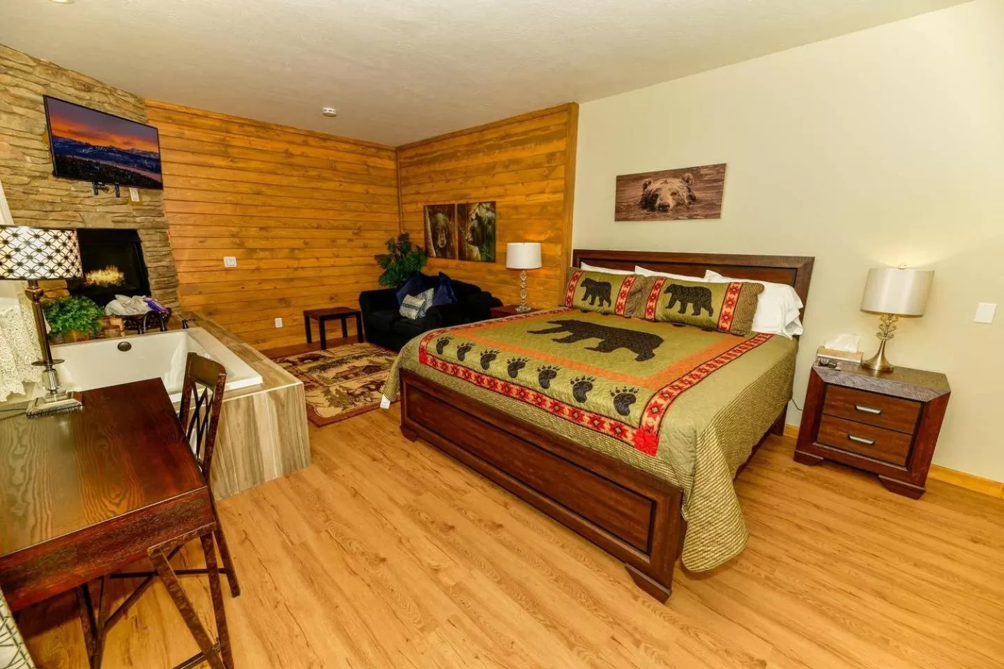 Photo of the whole room, Bed in Black Forest Lodge