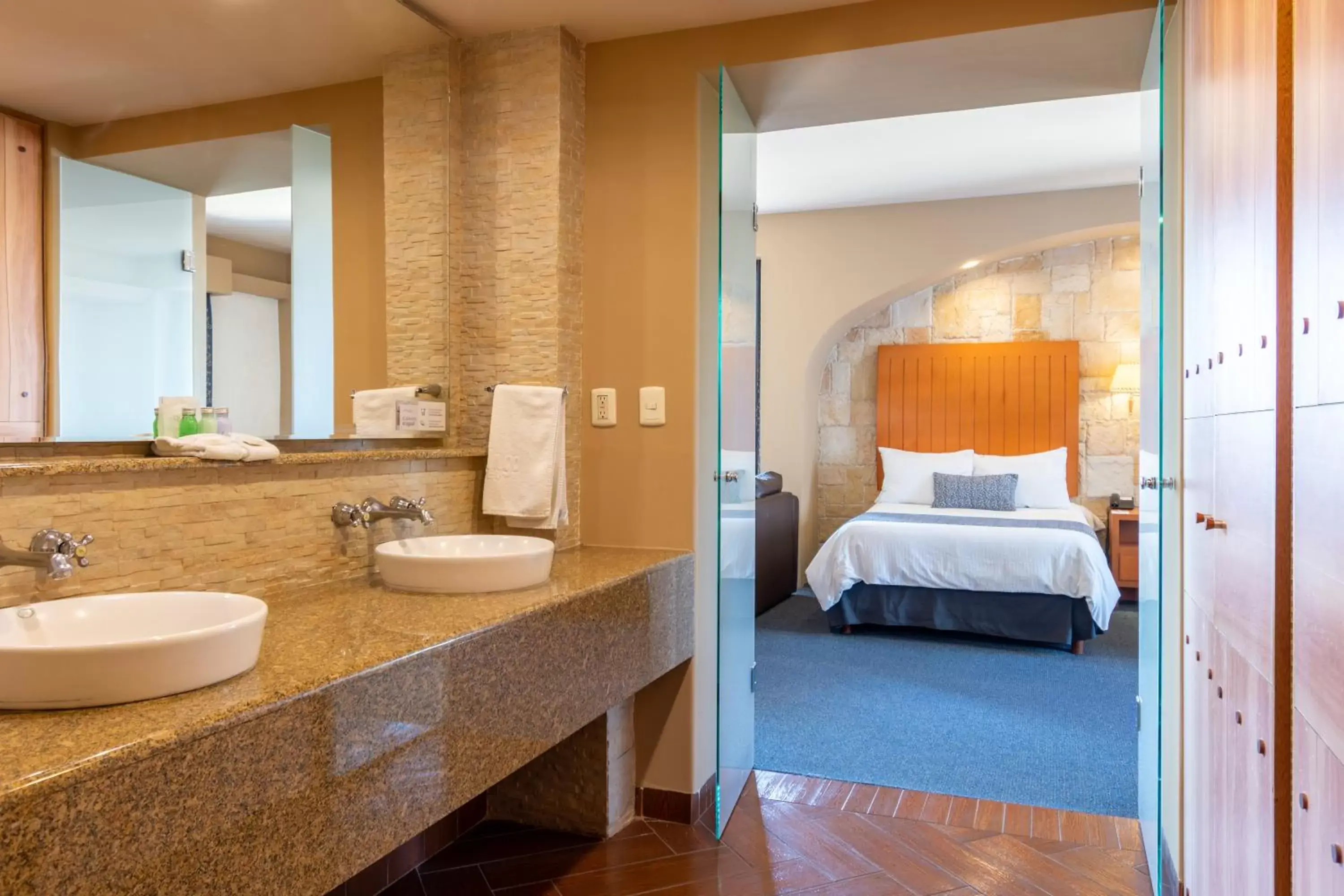 Bed, Bathroom in Hotel Flamingo Inn