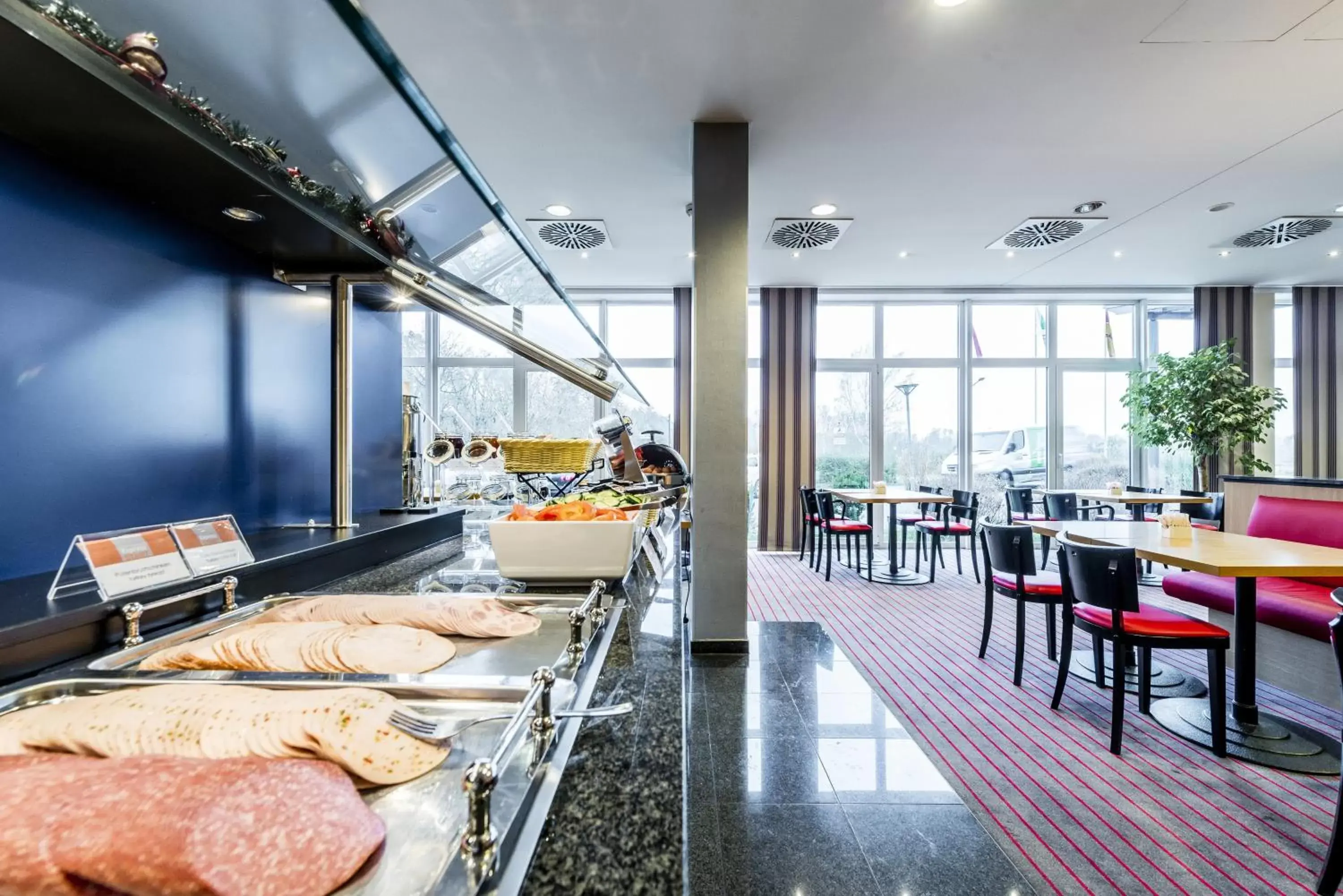 Breakfast, Restaurant/Places to Eat in Holiday Inn Express Frankfurt Airport, an IHG Hotel