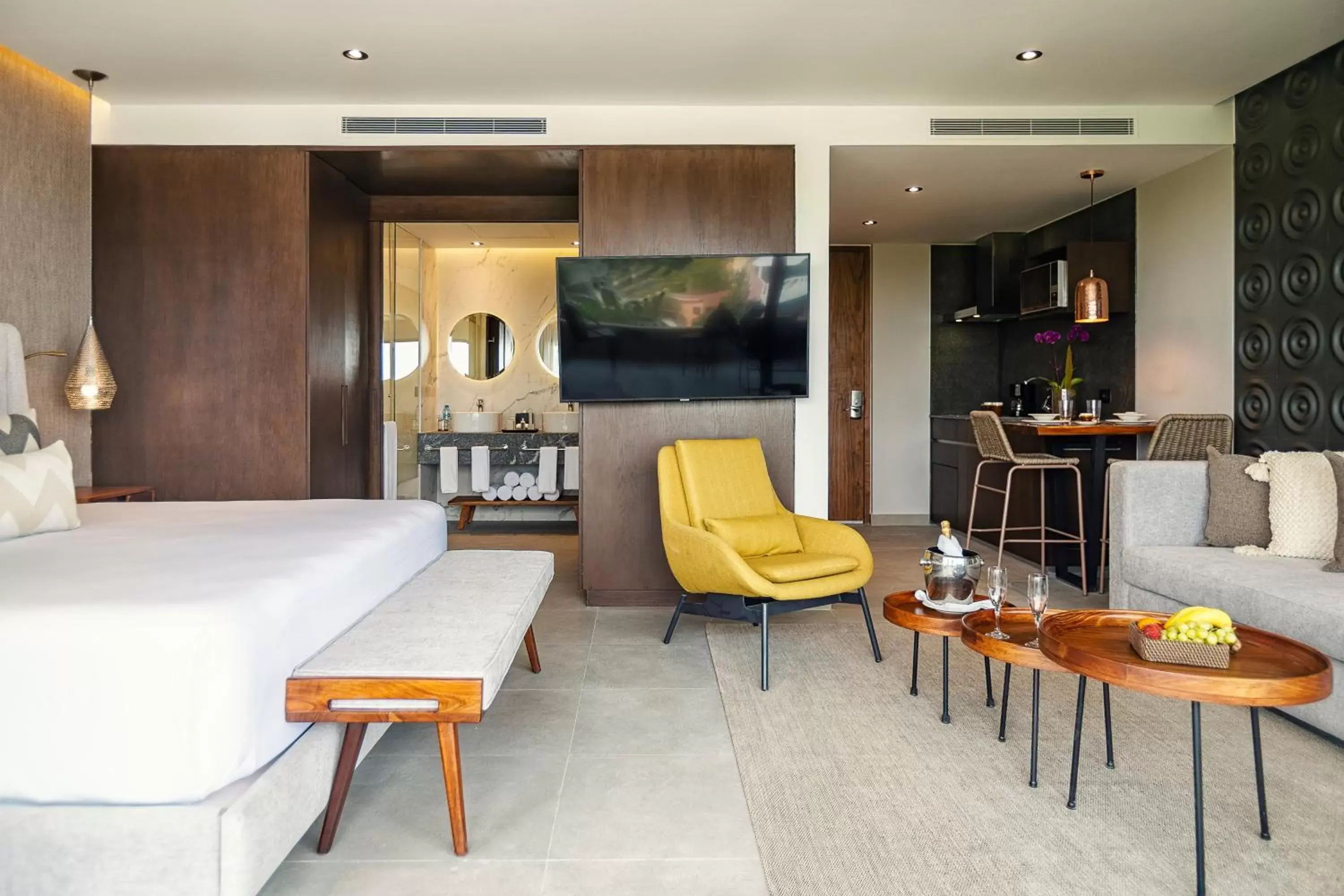 Photo of the whole room, Bed in The Fives Oceanfront Photo of the whole room, Bed in The Fives Oceanfront