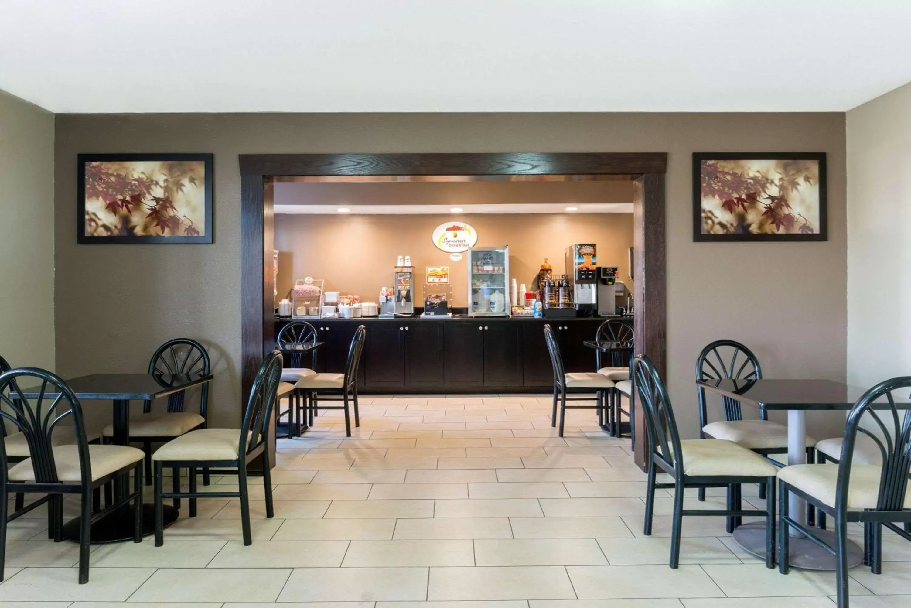 Restaurant/Places to Eat in Super 8 by Wyndham Springfield East