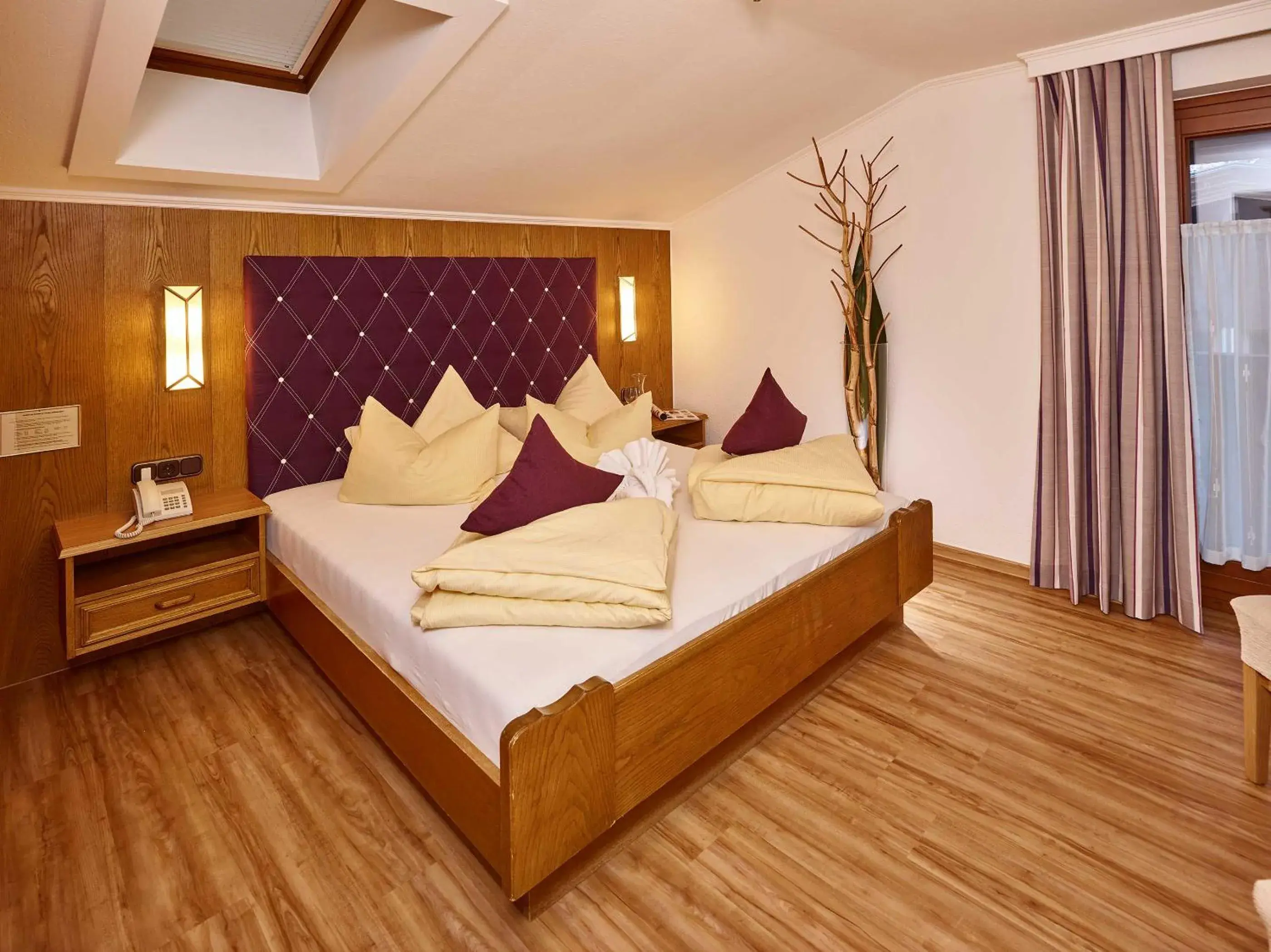 Photo of the whole room, Bed in Hotel Zum Hirschen