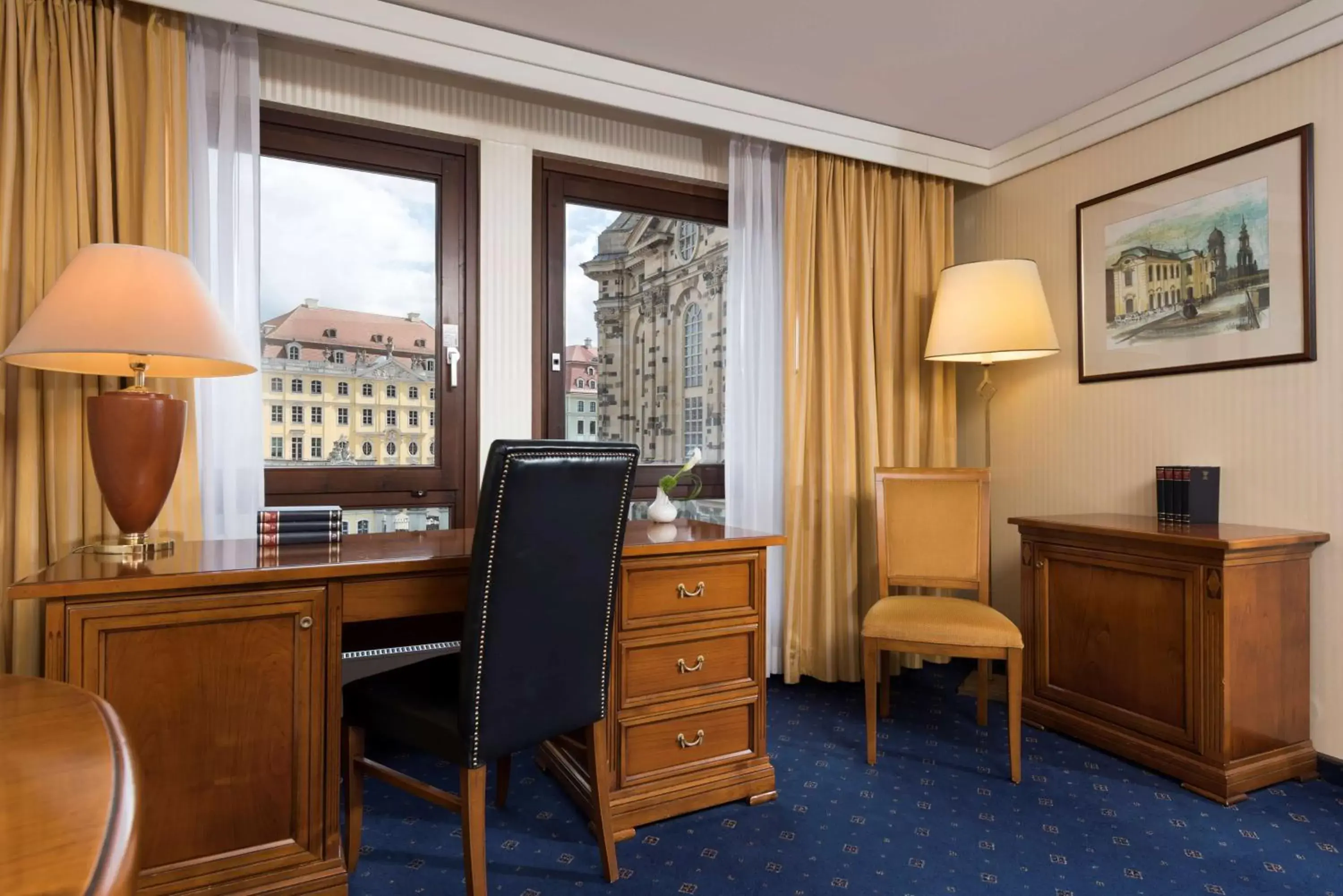 Bedroom, TV/Entertainment Center in Hilton Dresden