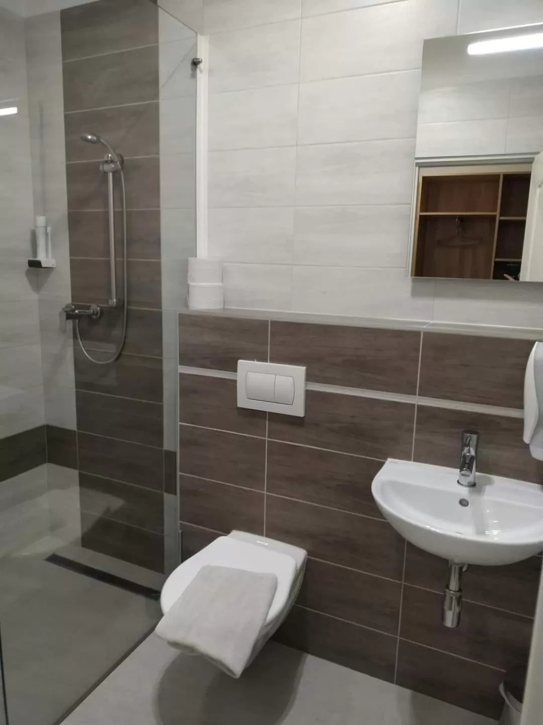 Shower in Motel Vega