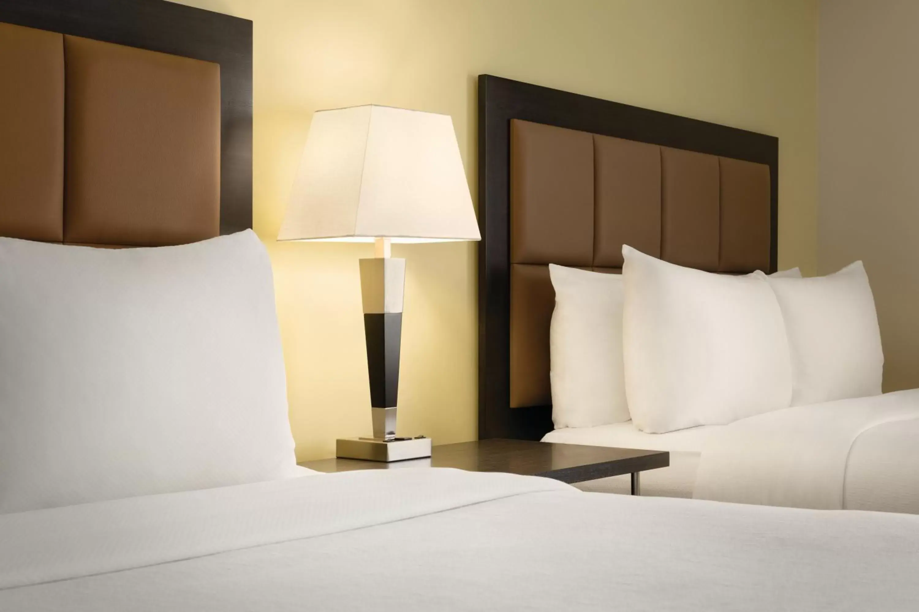 Bed in Country Inn & Suites by Radisson, Ft. Atkinson, WI