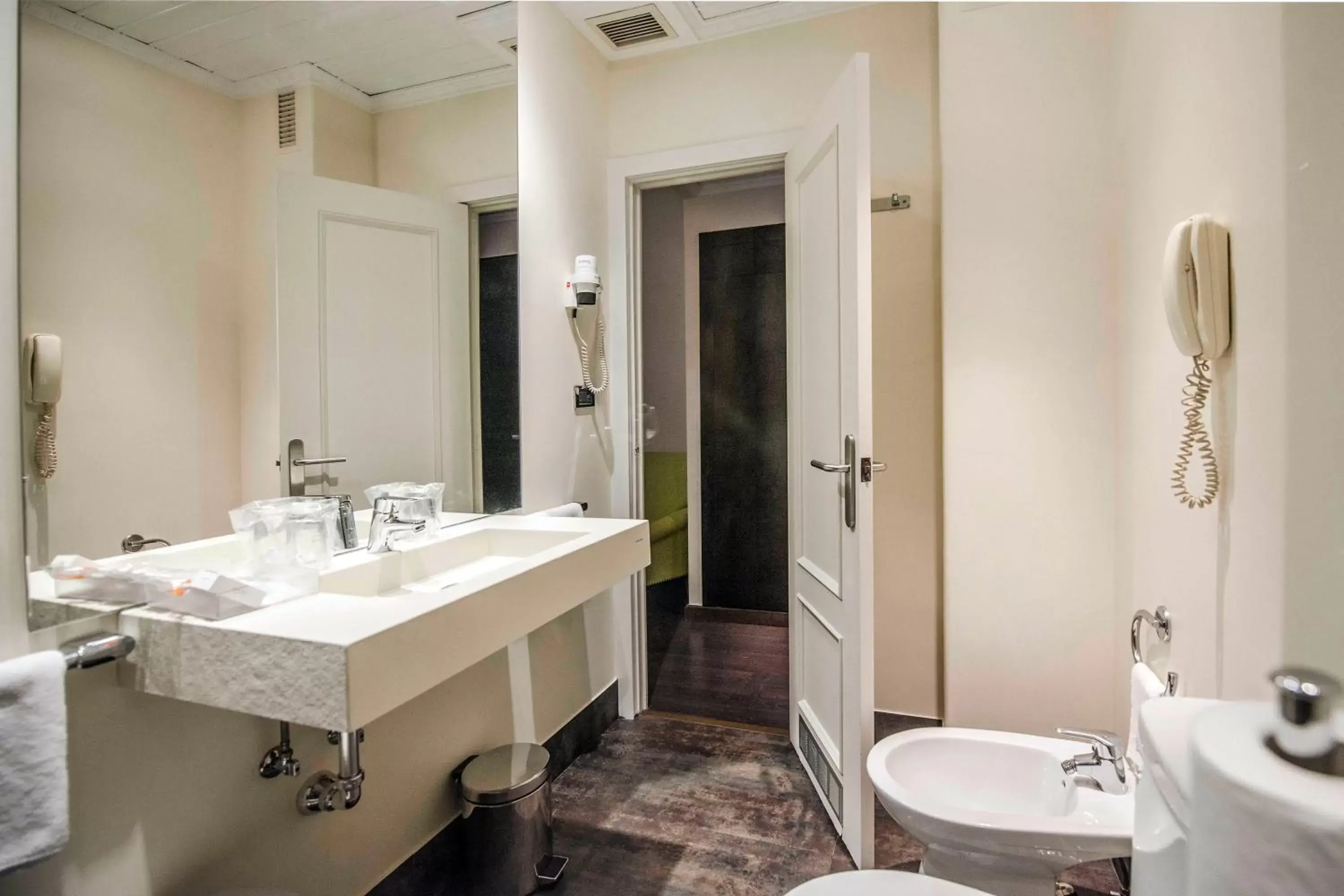 Shower, Bathroom in Hotel Conde Duque Bilbao