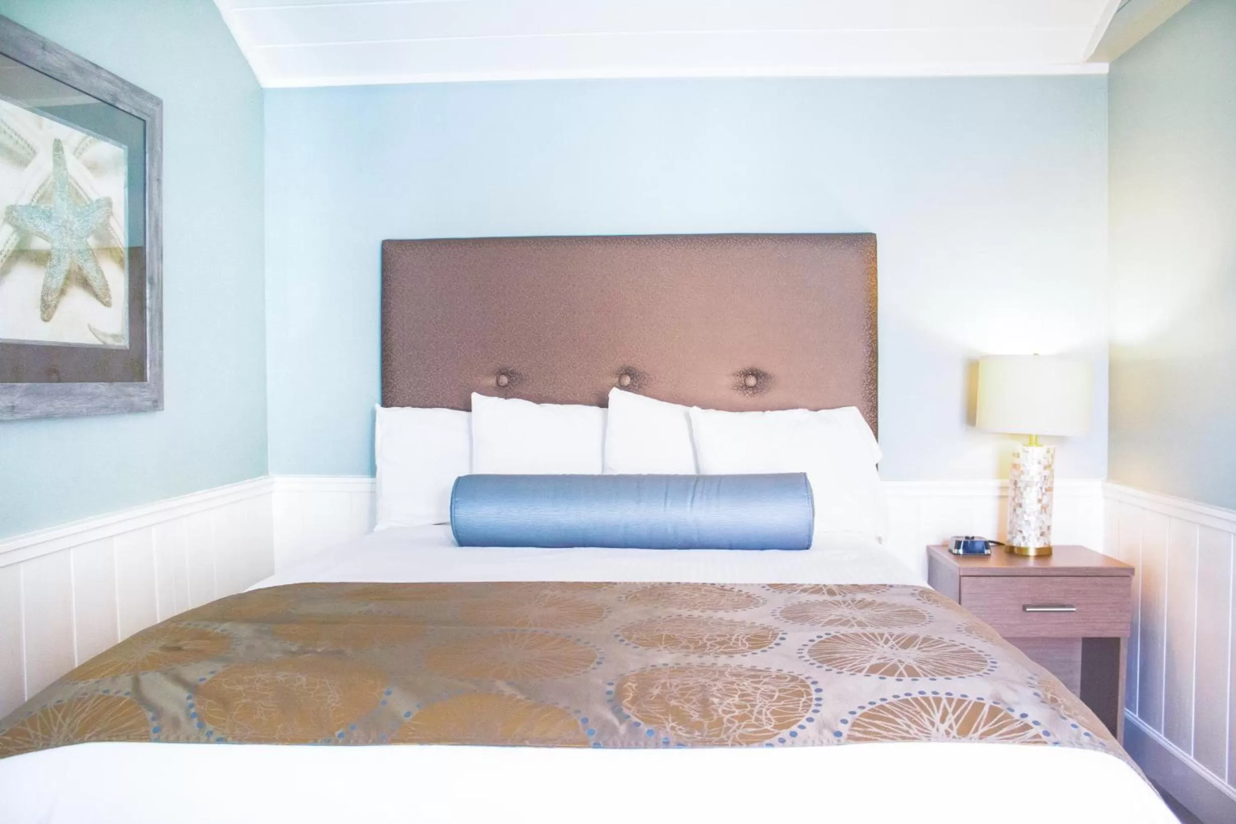 Bedroom, Bed in Ocean Echo Inn & Beach Cottages