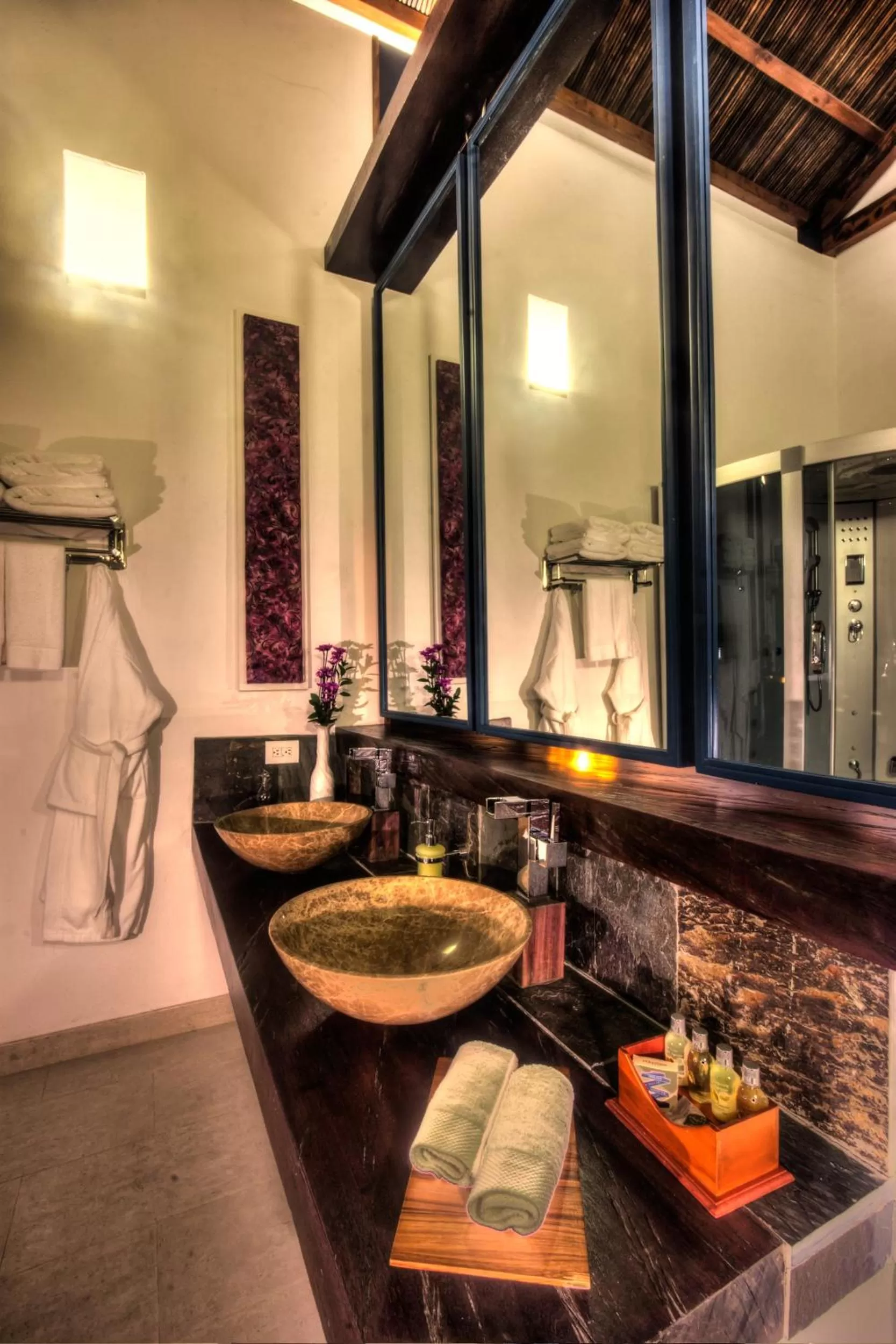 Bathroom in Casa de Leda, a Kali Hotel