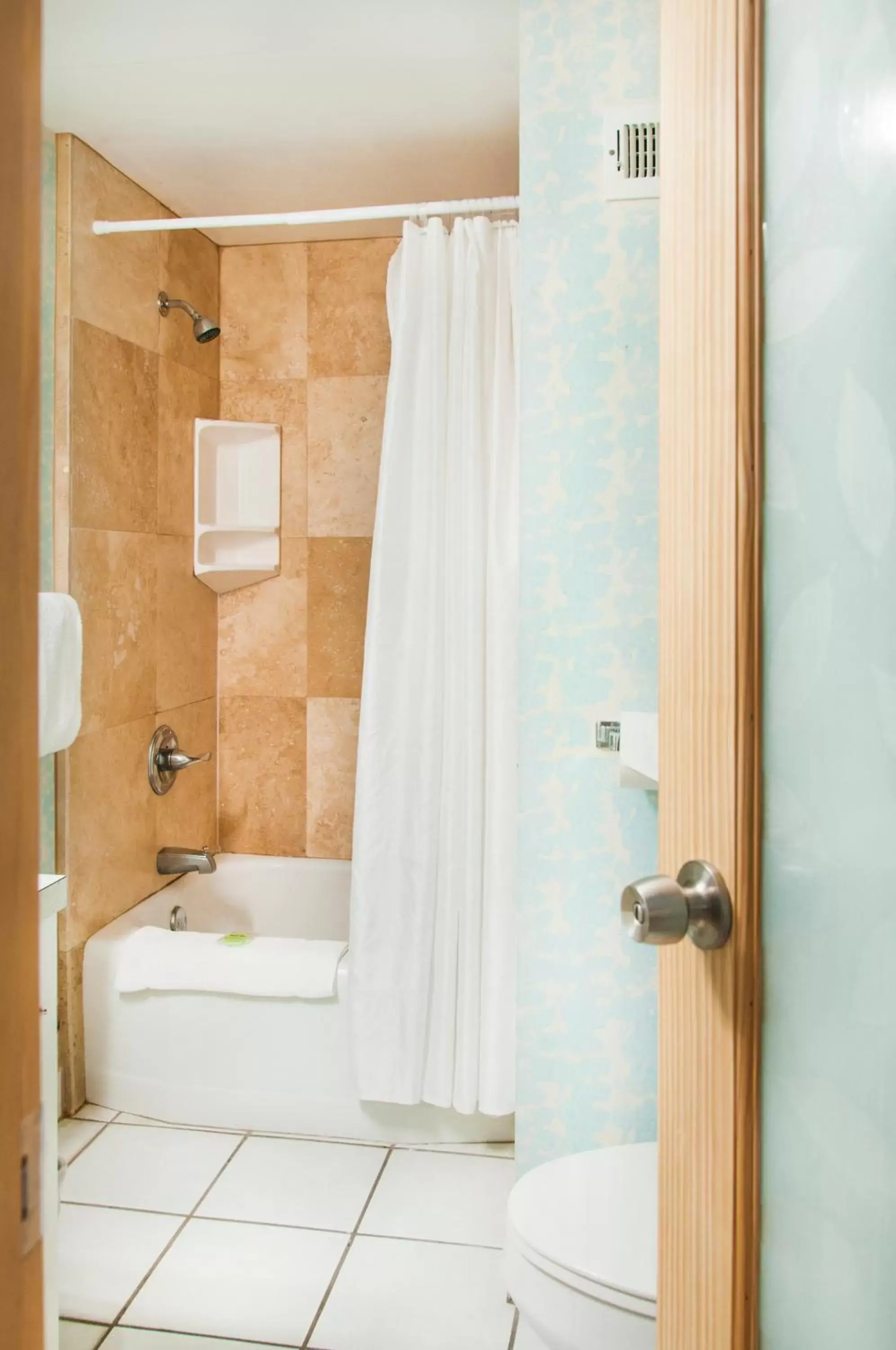 Bathroom in Holiday Surf Hotel (with full kitchen)