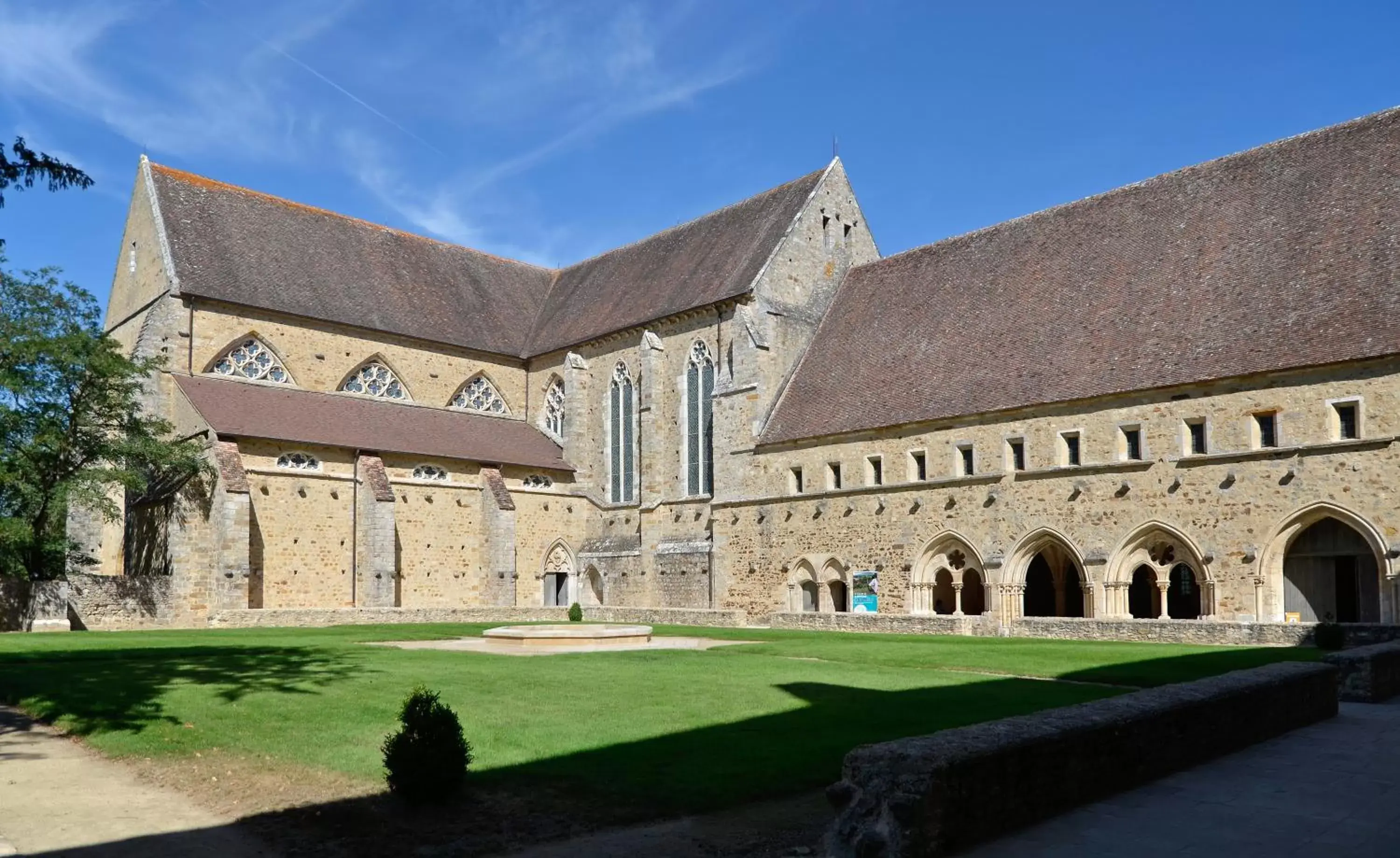 Day, Property Building in Domaine De Chatenay - Le Mans