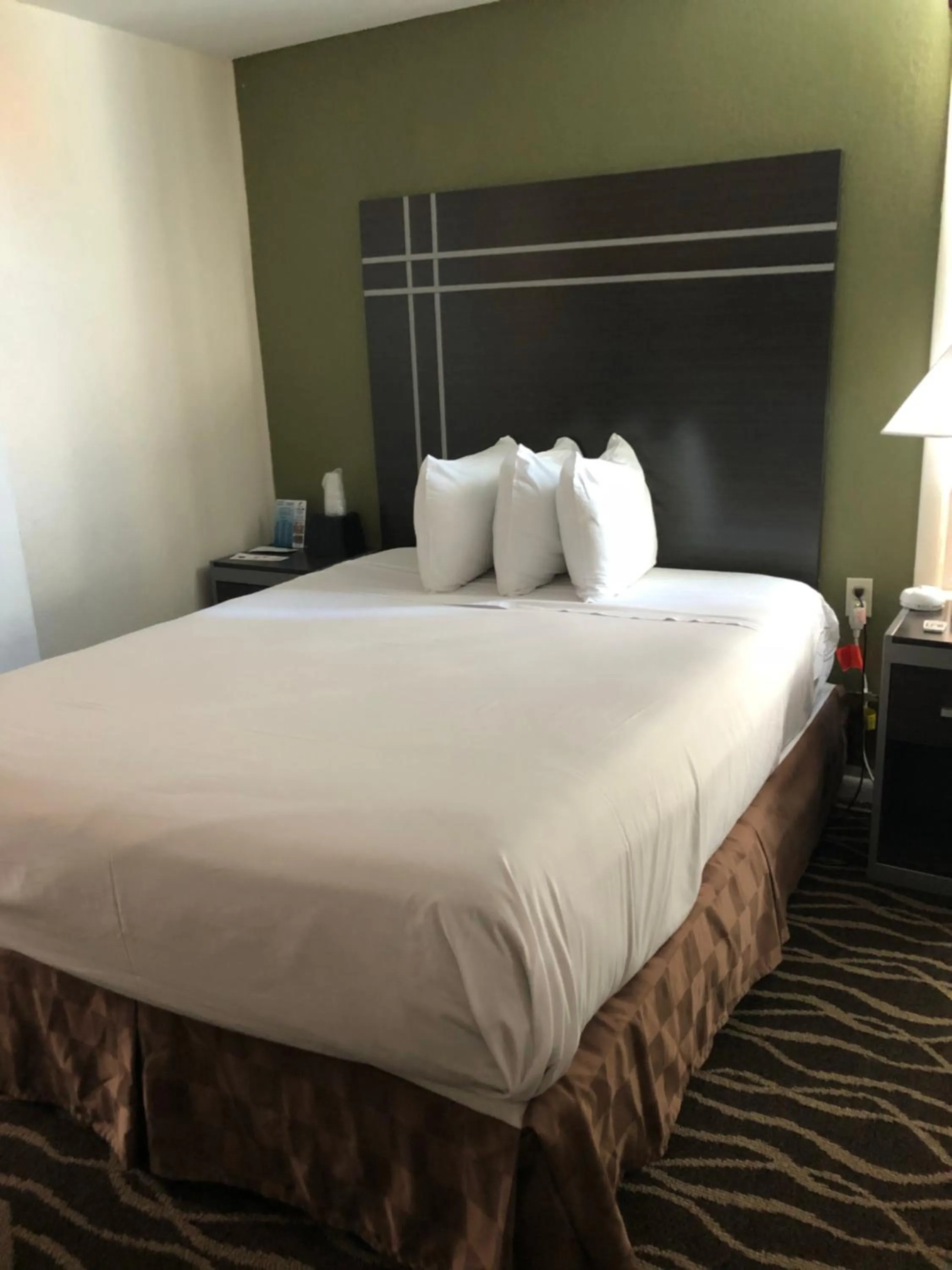 Bed in Wildwood Inn Hotel Beach & Boardwalk