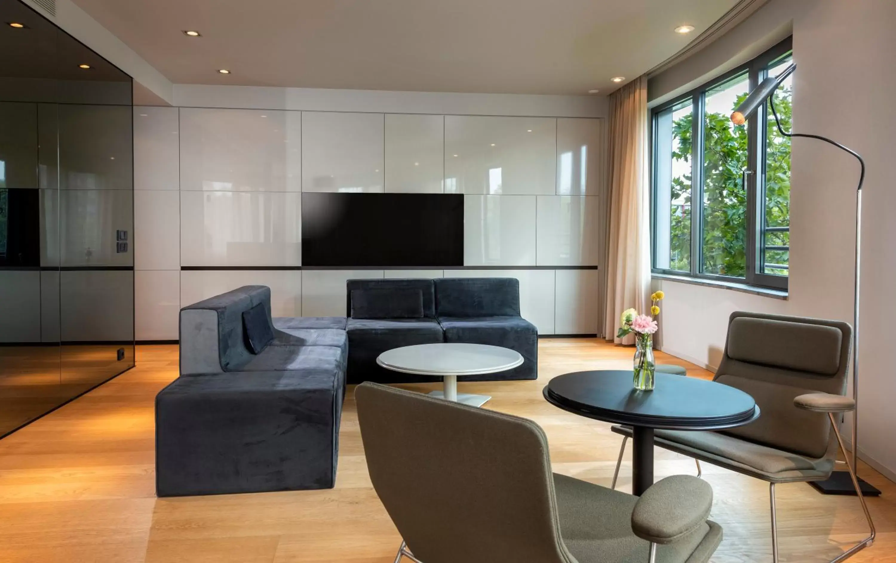 TV and multimedia, Seating Area in SANA Berlin Hotel