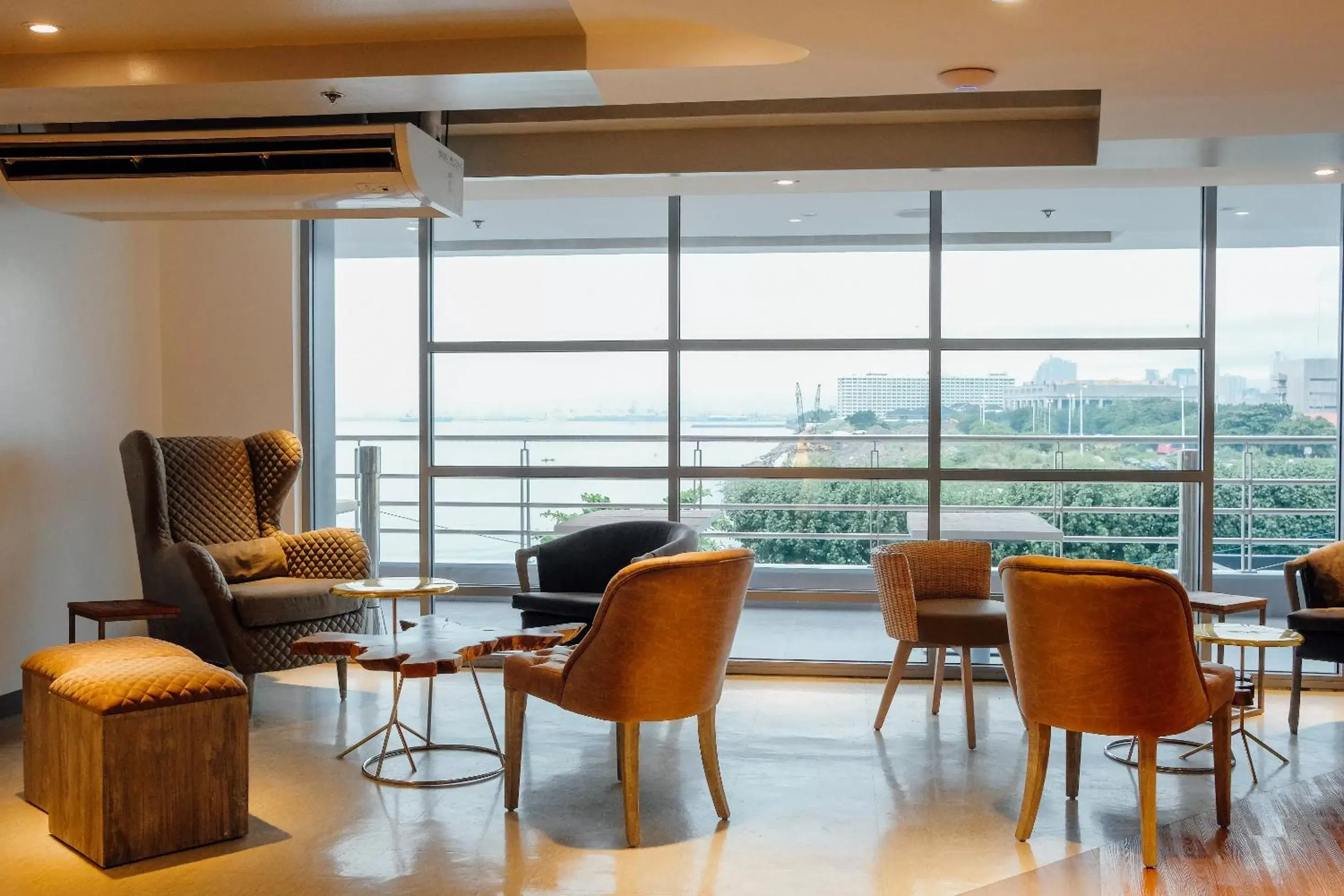 Lobby or reception, Seating Area in TRYP by Wyndham Mall of Asia Manila