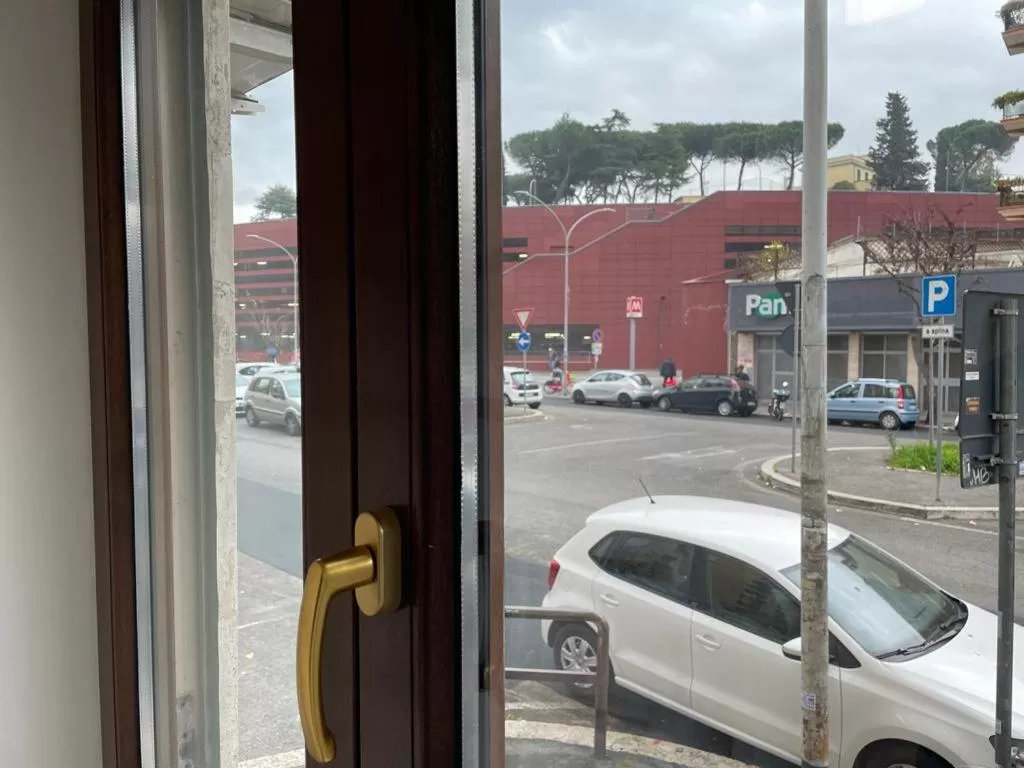 Street view in B&B metro B 10 passi dalla metro B