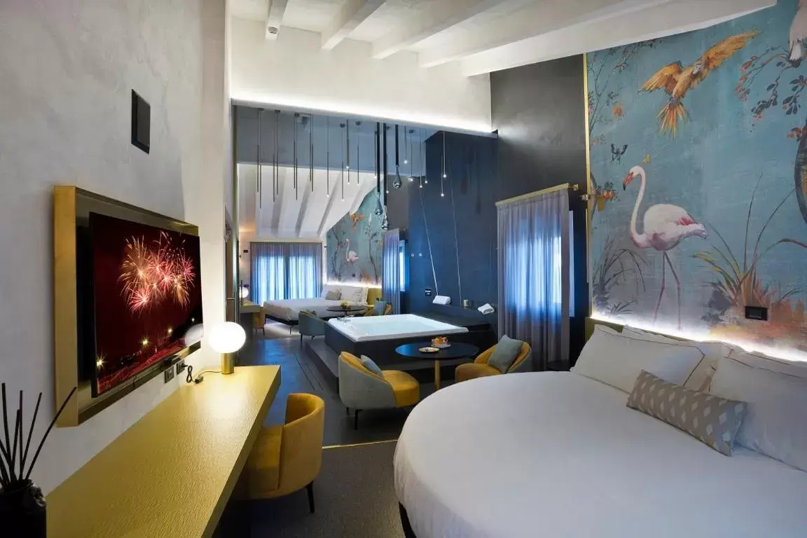 TV/Entertainment Center in Vip's Motel Luxury Accommodation & Spa
