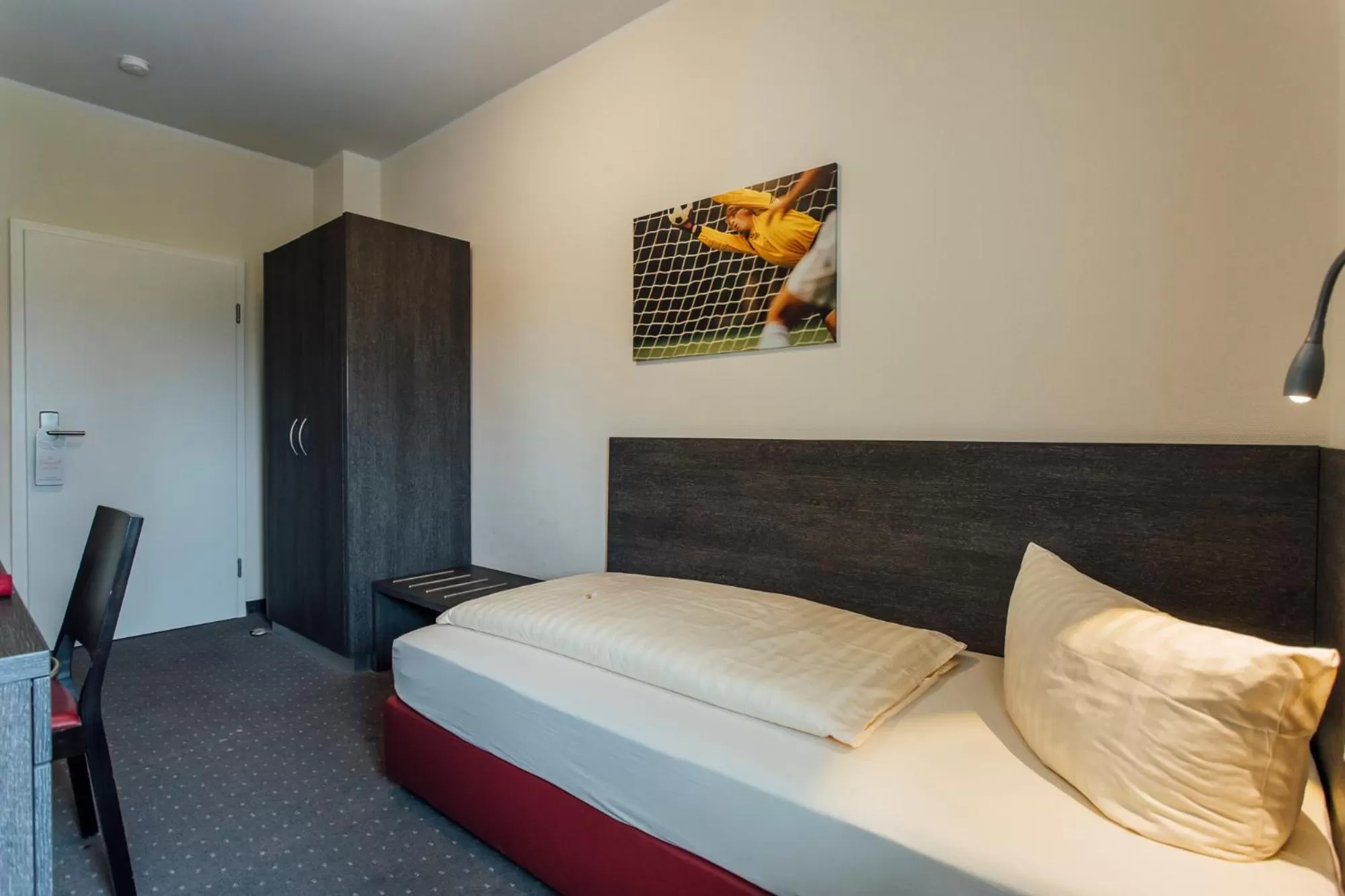 Photo of the whole room, Bed in Hotel Bloemfontein