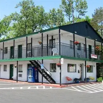 Facade/entrance, Property Building in Lake View Inn Lake George