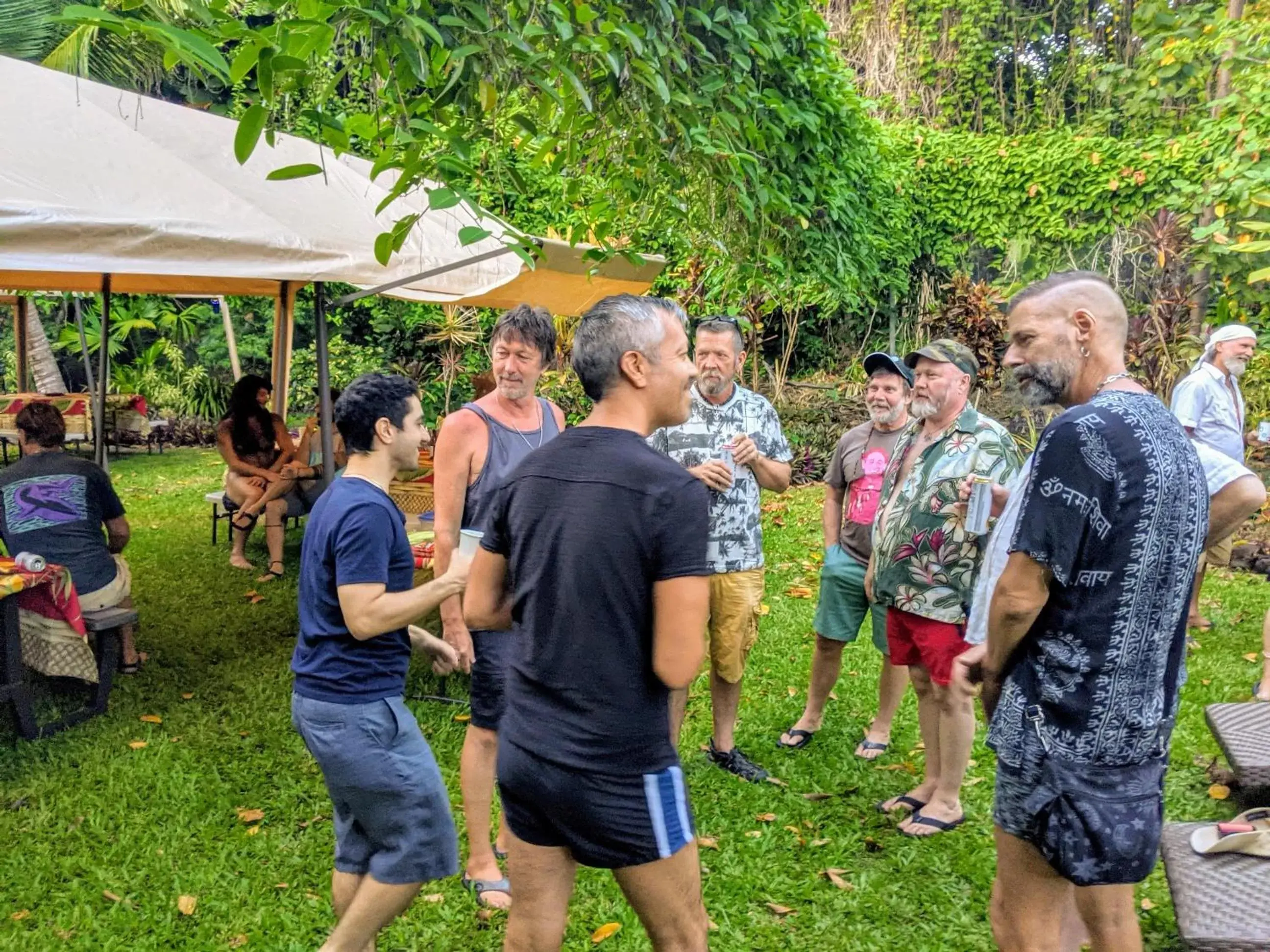 Evening entertainment in Kehena Mauka Nui Club LGBTQIA+ Clothing Optional