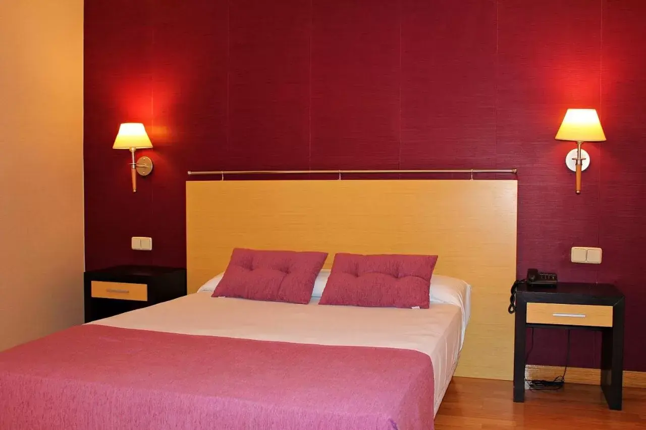 Photo of the whole room, Bed in Hotel Equo Aranjuez