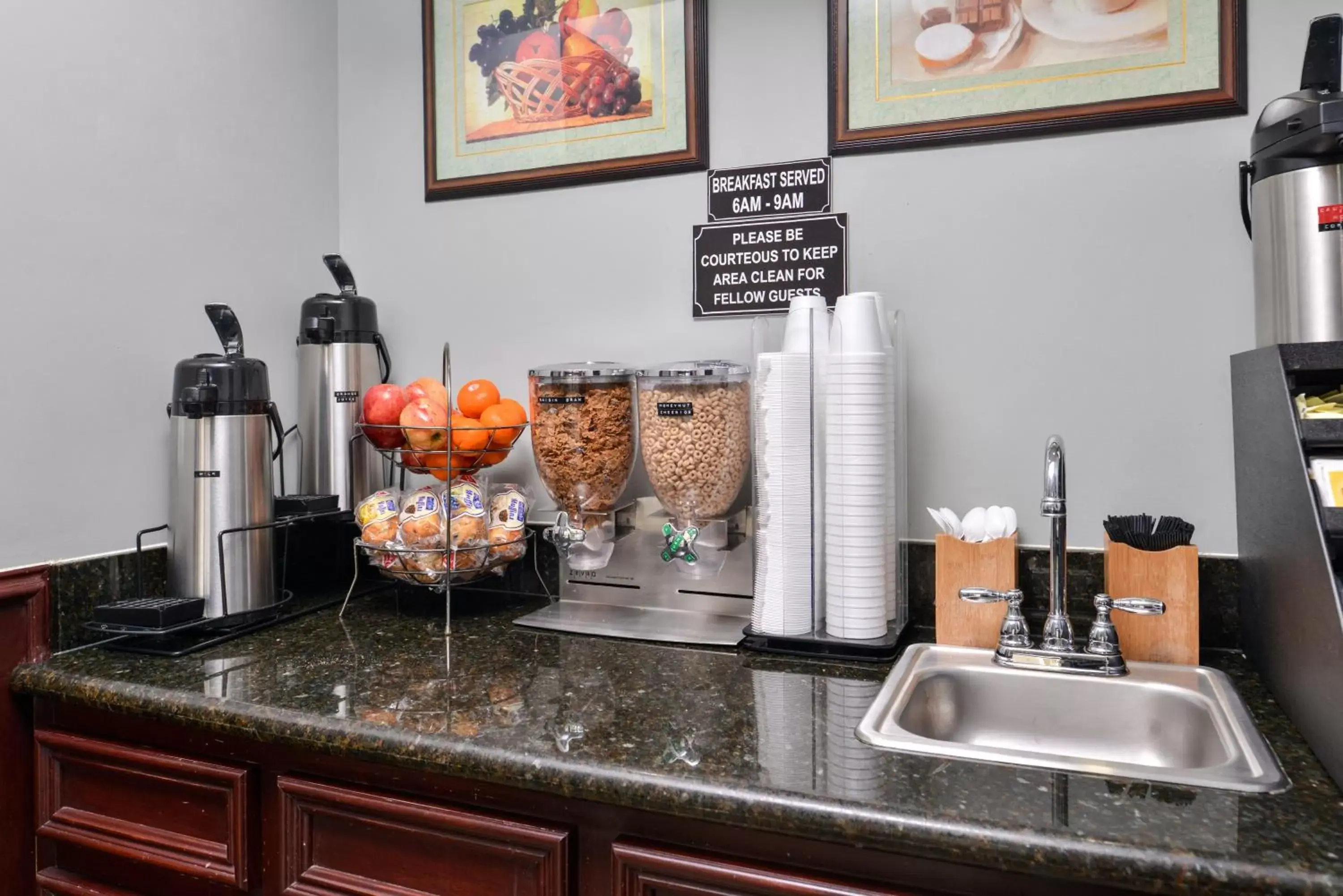 Continental breakfast in Americas Best Value Inn Medical Center Downtown