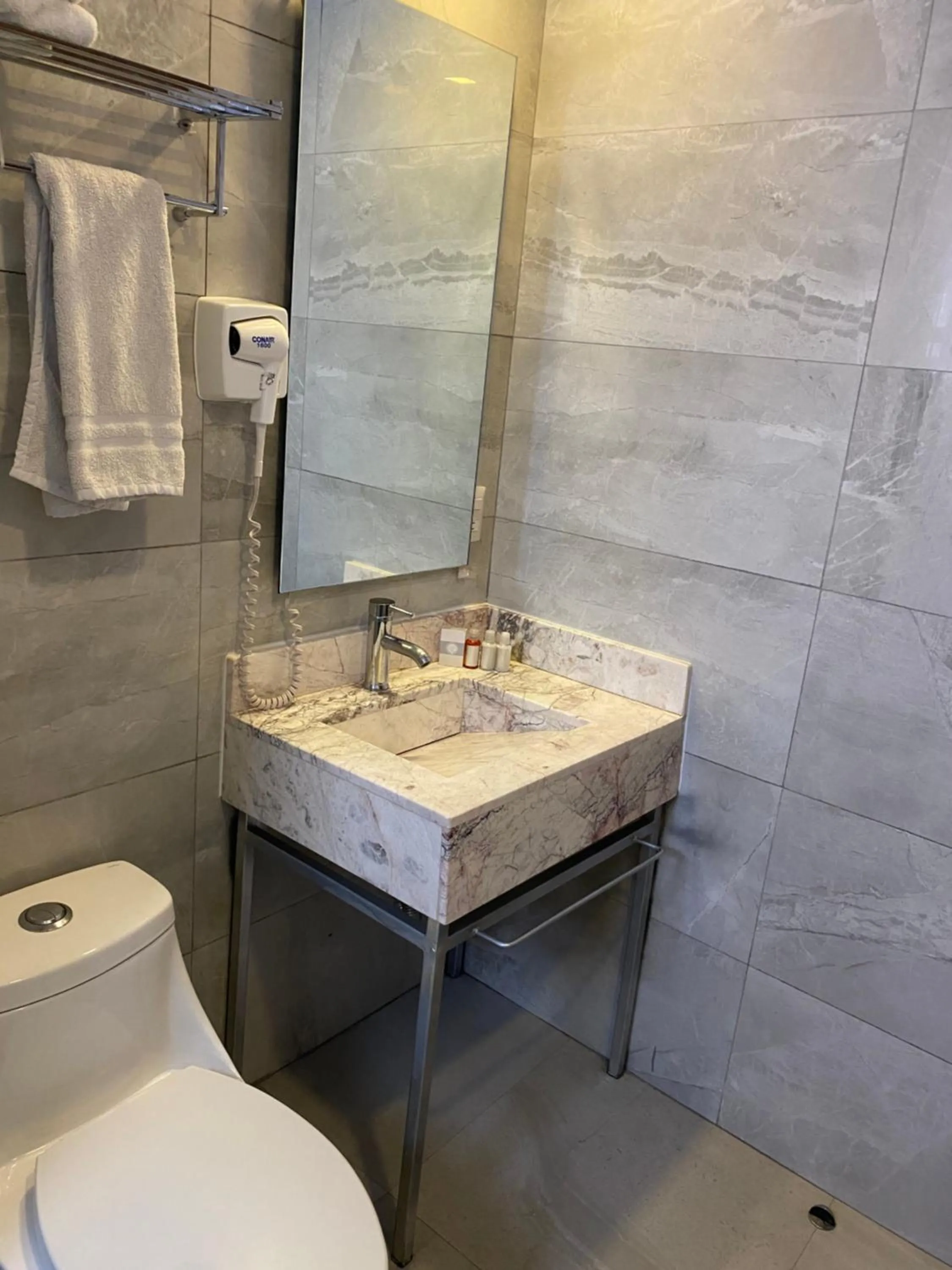 Bathroom in Suites Lerma 205