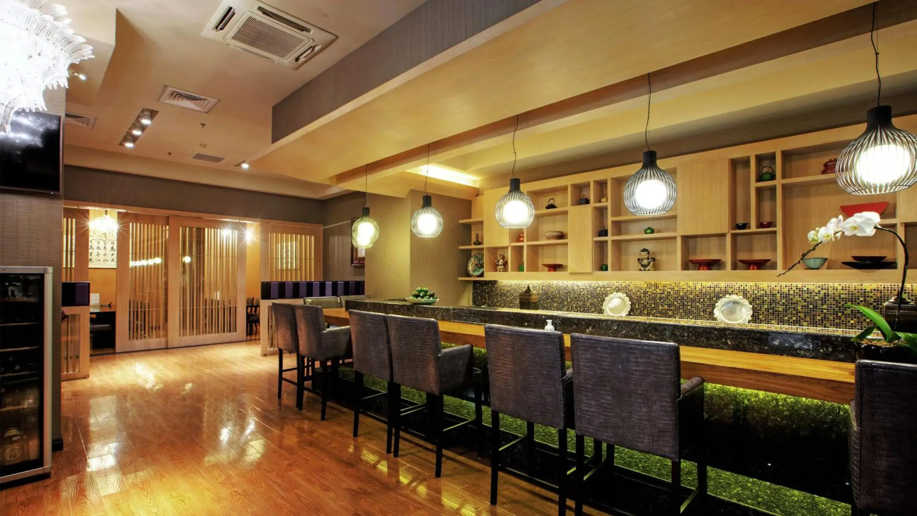 Restaurant/places to eat, Lobby/Reception in Holiday Inn Shanghai Hongqiao West, an IHG Hotel