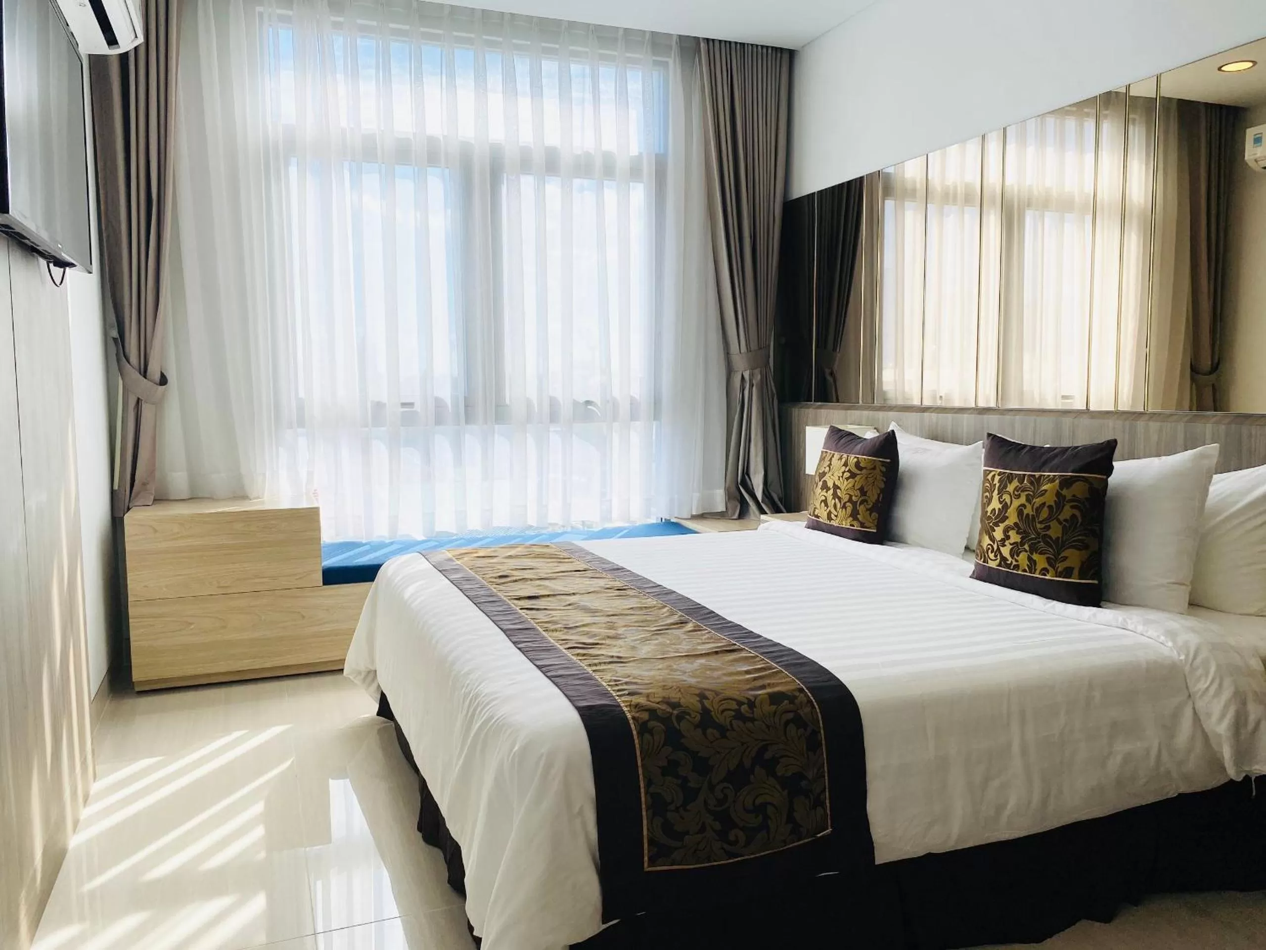 Bed in Aurora Western Village