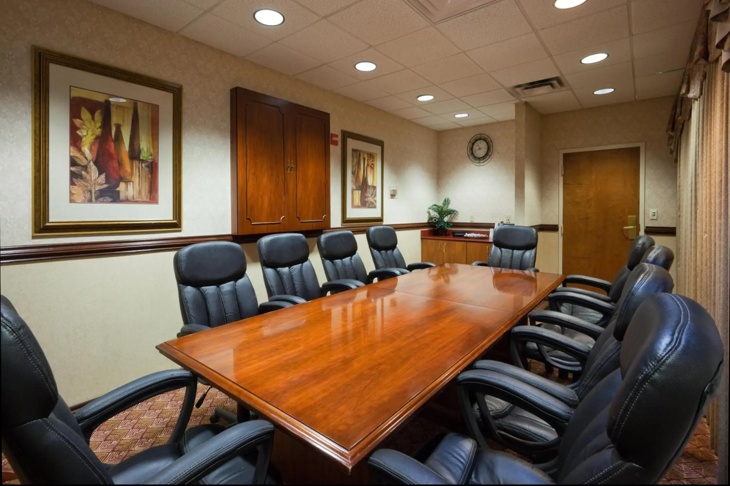 Meeting/conference room in Holiday Inn Express Austin North Central, an IHG Hotel
