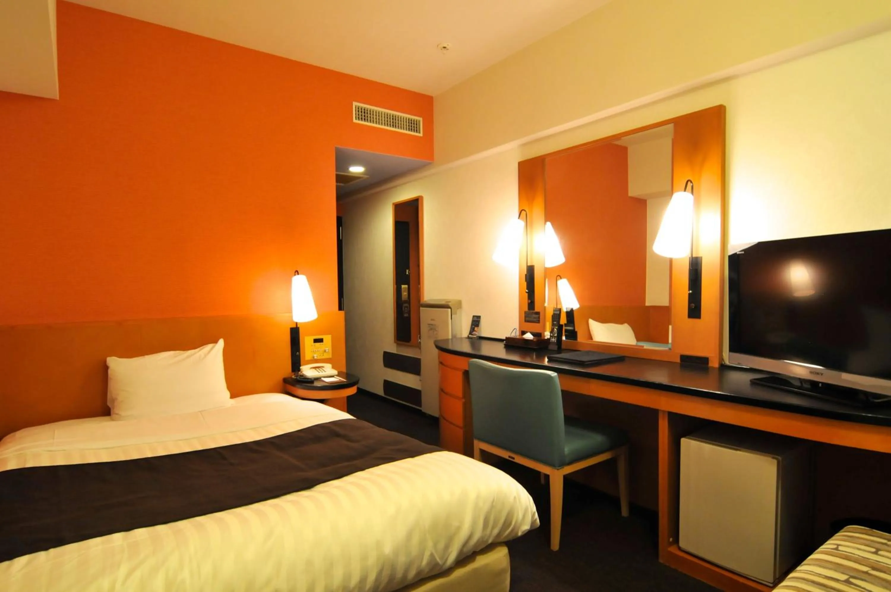 Photo of the whole room, Bed in Hotel Listel Shinjuku