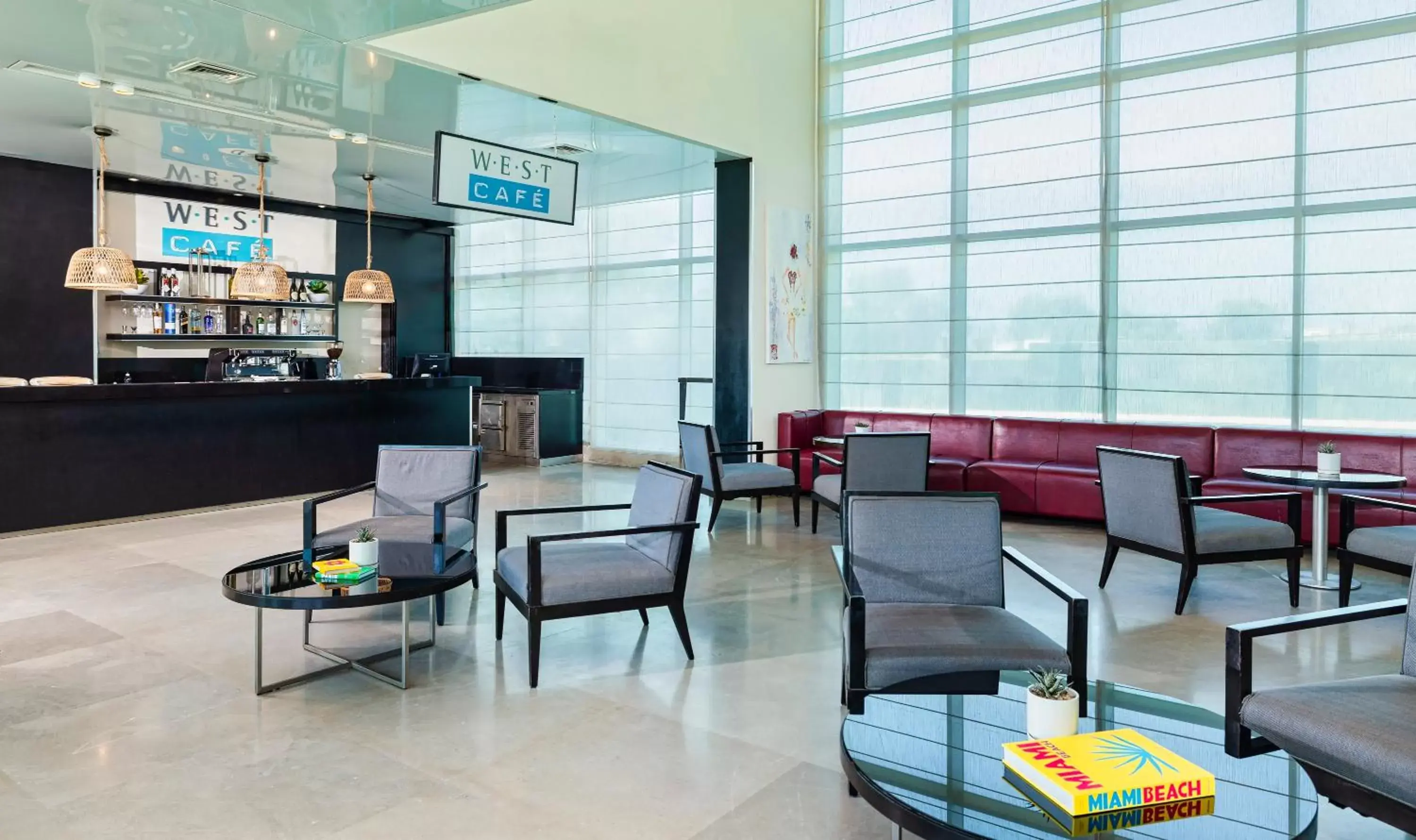 Lounge/Bar in West All Suites Hotel Ashdod