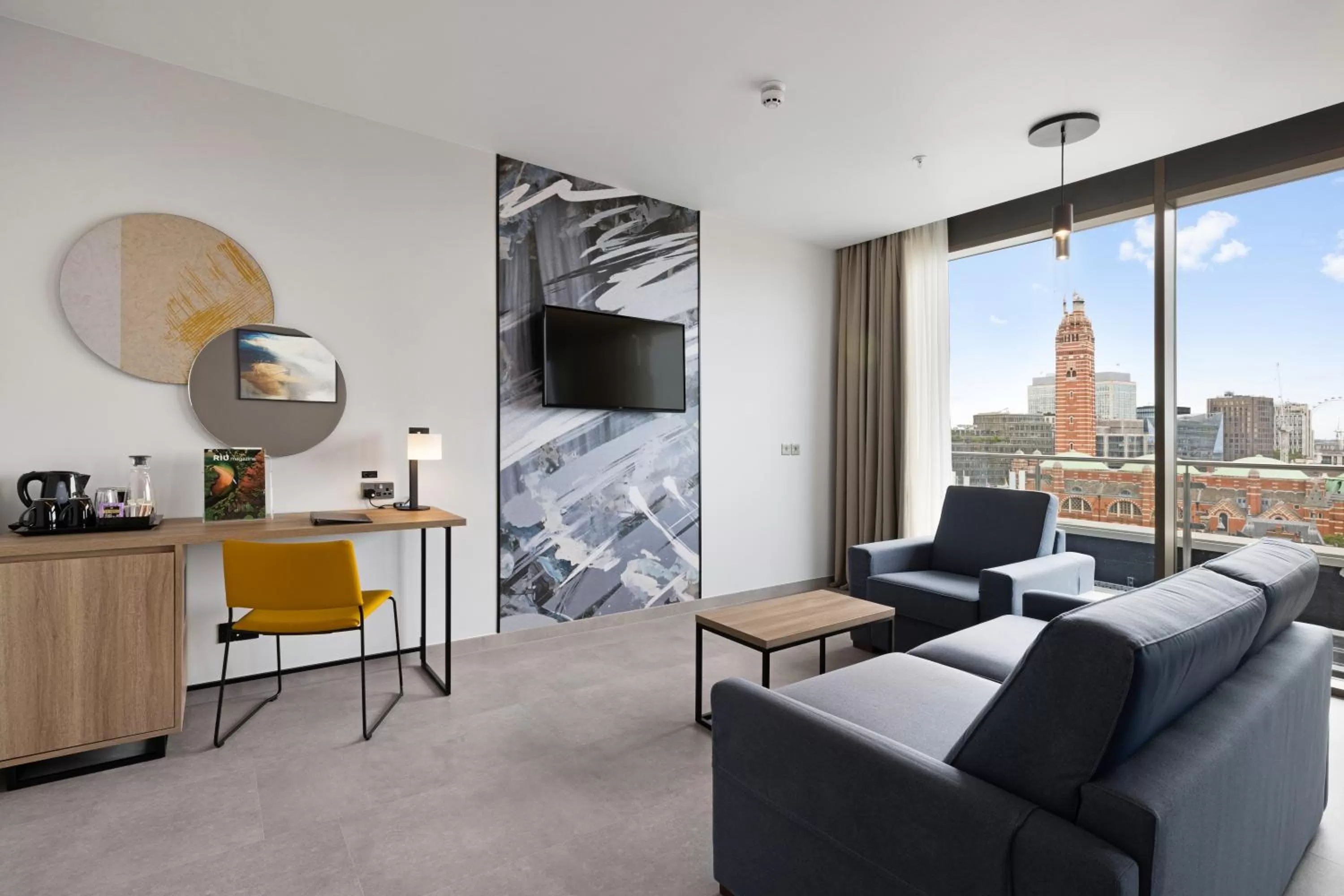 TV and multimedia, Bed in Riu Plaza London Victoria