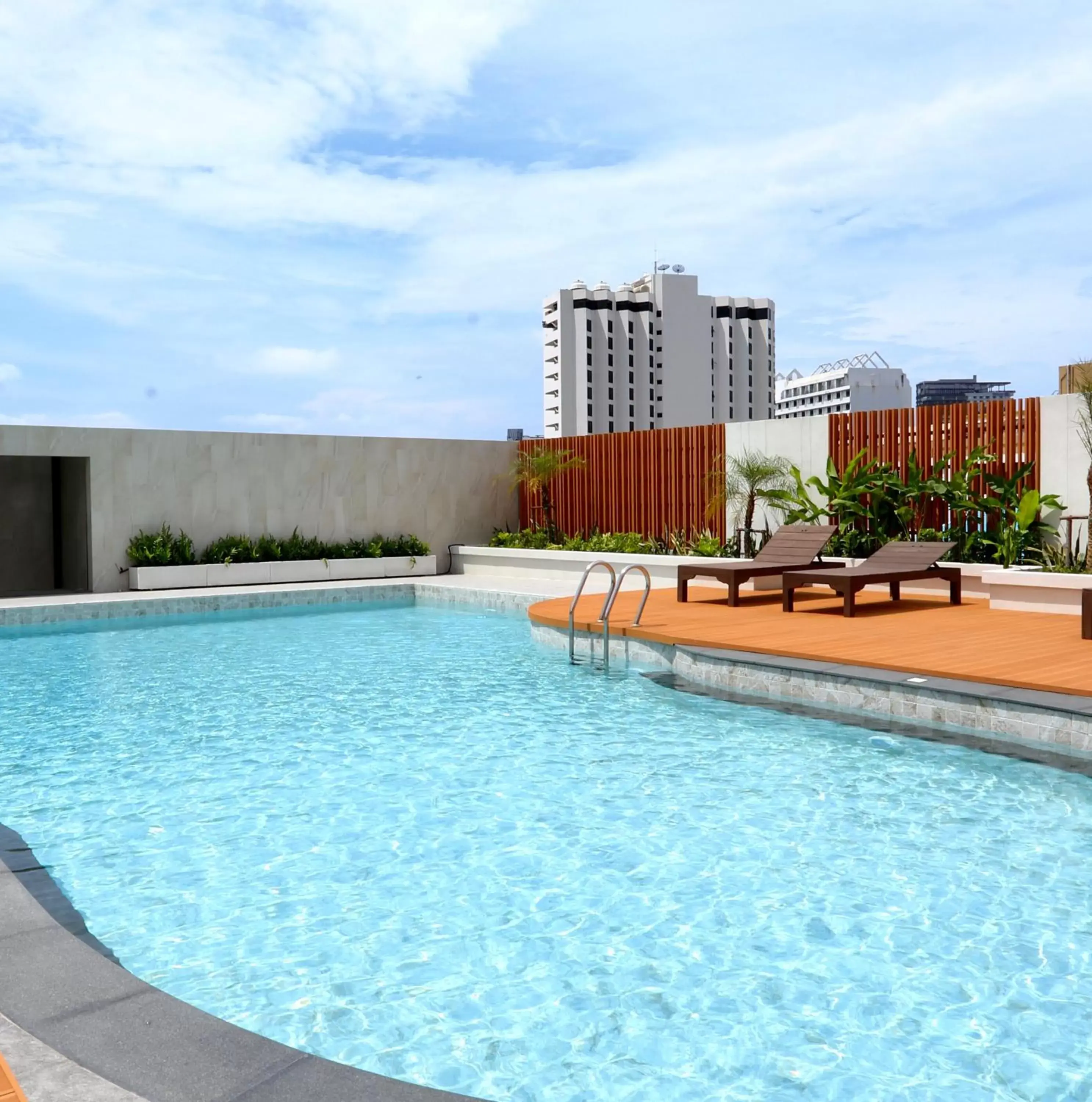 Swimming Pool in Siam View Hotel and Residence