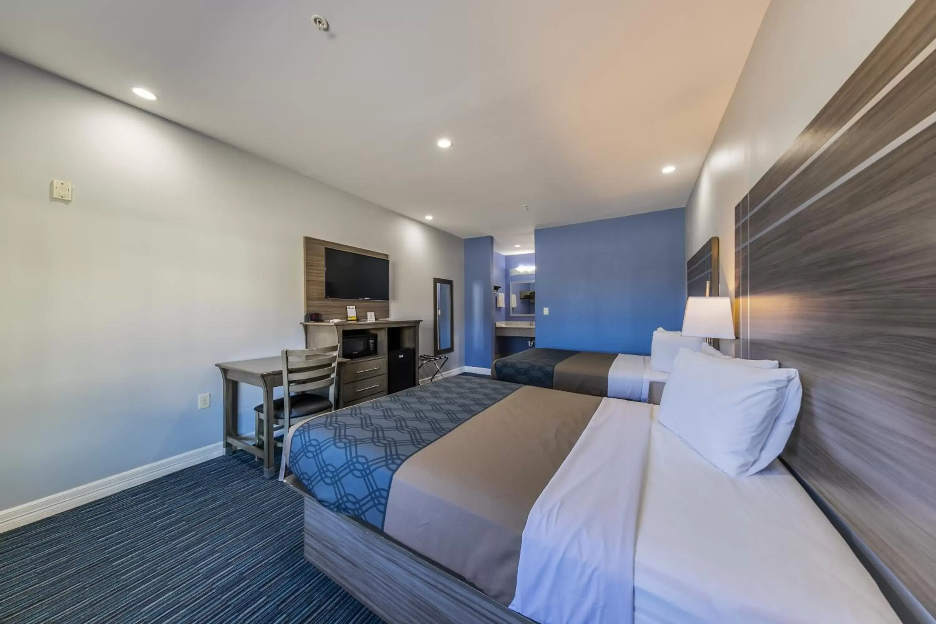 Bed in Home Place Inn Spring I-45 North and 1960 Bed in Home Place Inn Spring I-45 North and 1960