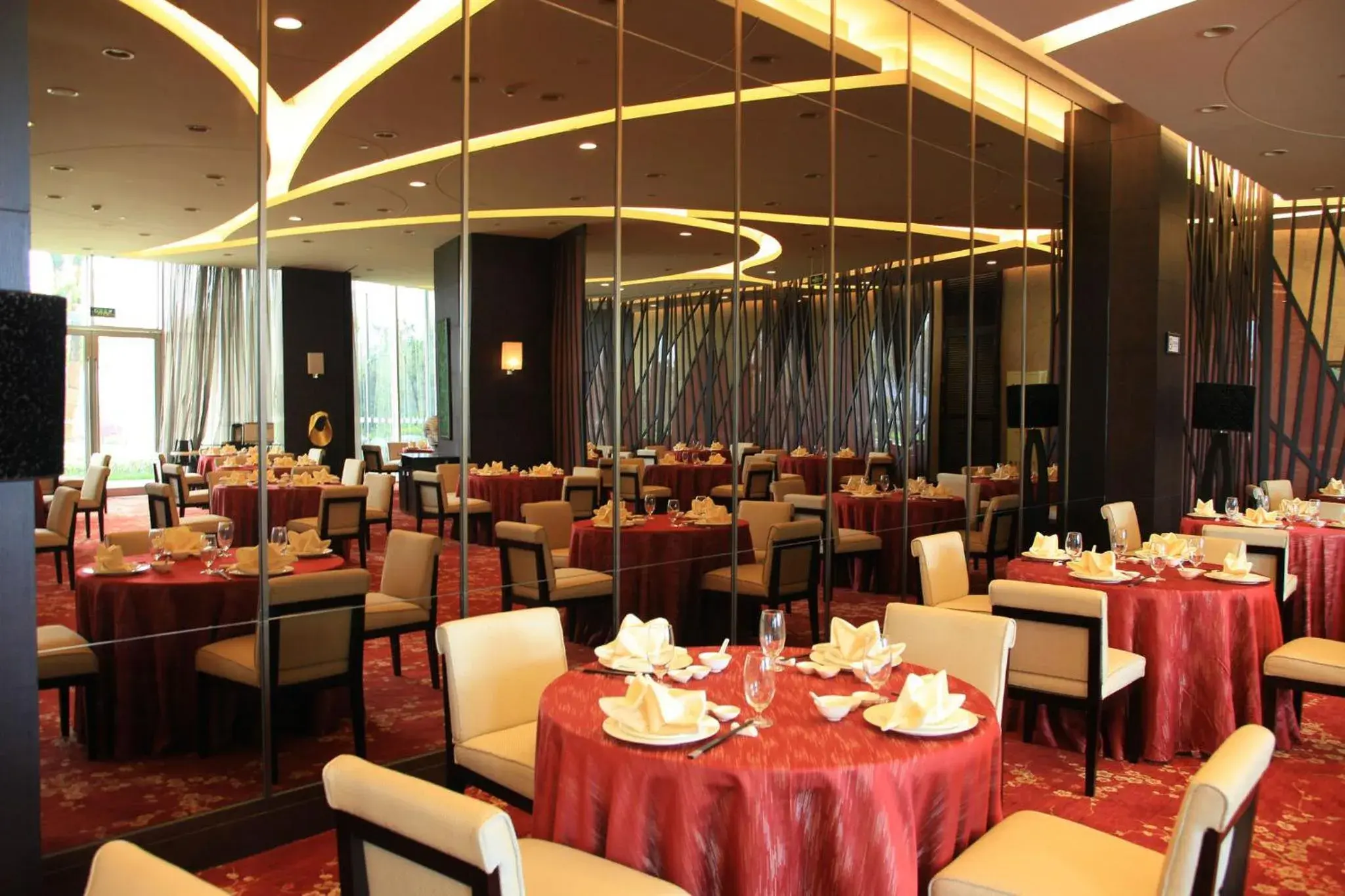 Restaurant/places to eat in Crowne Plaza Shanghai Xiayang Lake by IHG Restaurant/places to eat in Crowne Plaza Shanghai Xiayang Lake by IHG