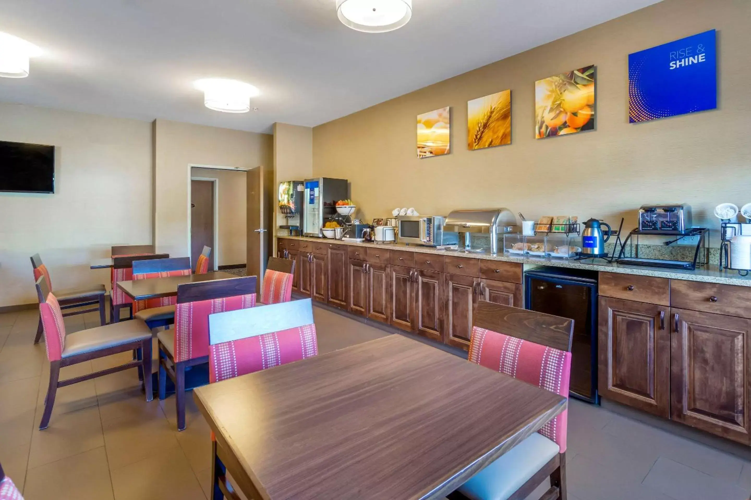 Restaurant/Places to Eat in Comfort Inn Auburn – Seattle