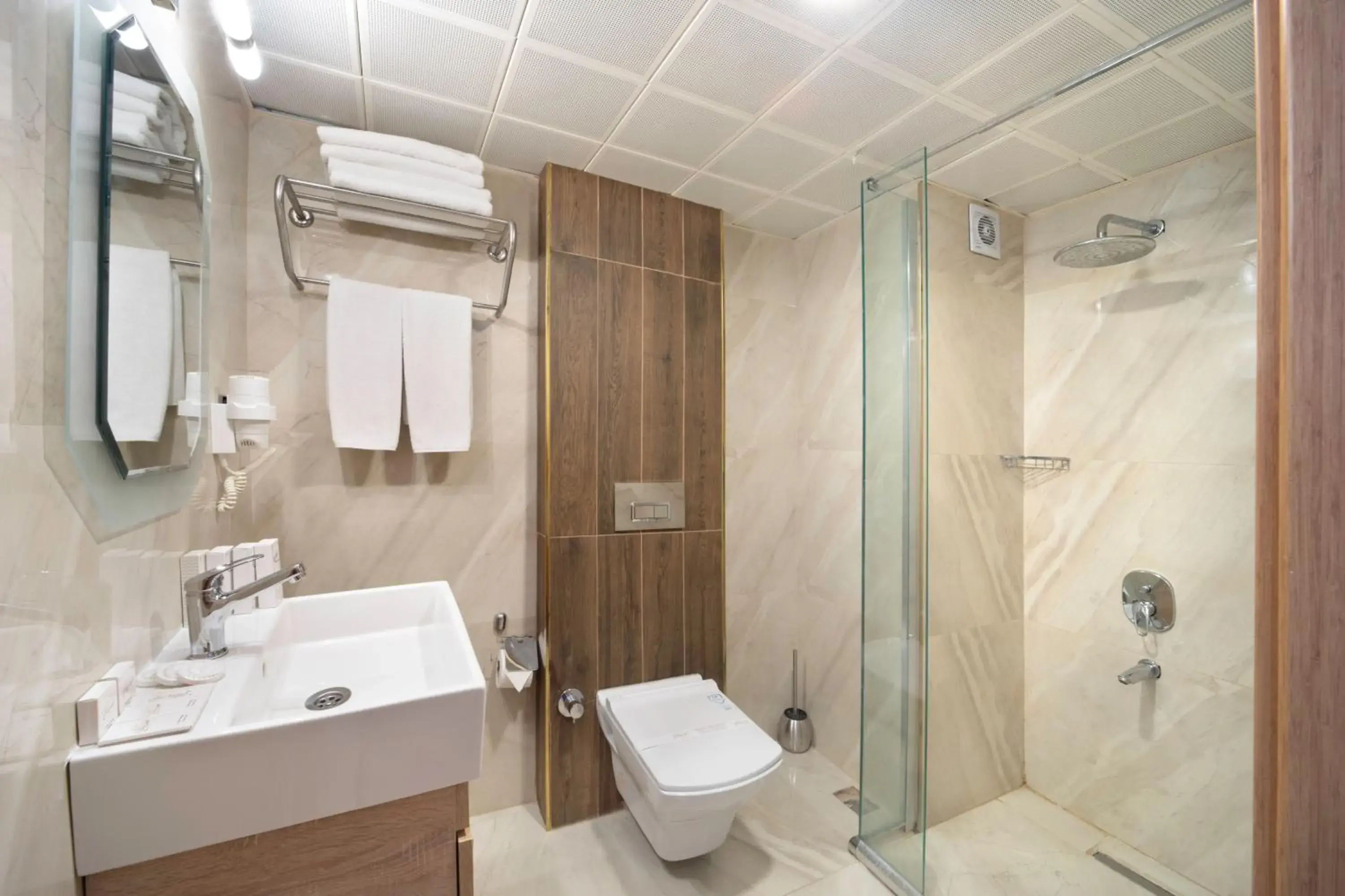 Shower, Bathroom in Elan Hotel Istanbul Pera