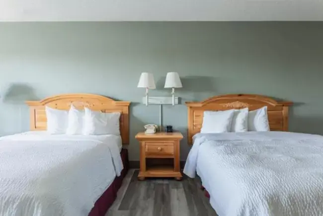 Bedroom, Bed in Lancaster Inn & Suites